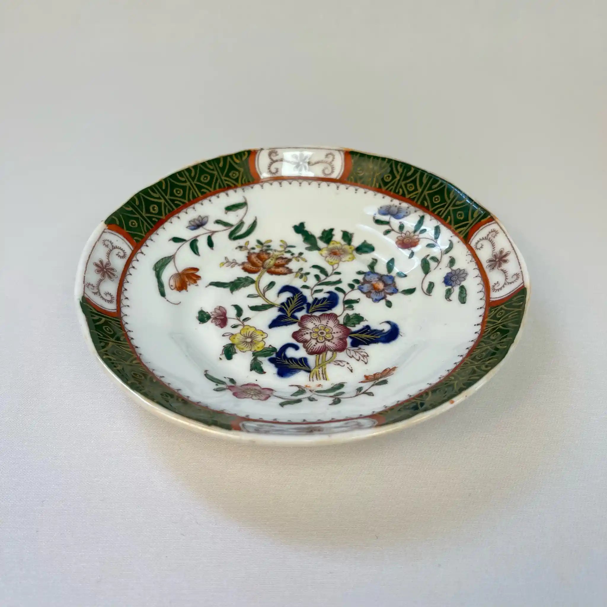 【アンティーク】 ソーサー / ビクトリアン様式 / 19世紀 / イギリス / Famille Rose(ファミーユ・ローズ)モチーフ