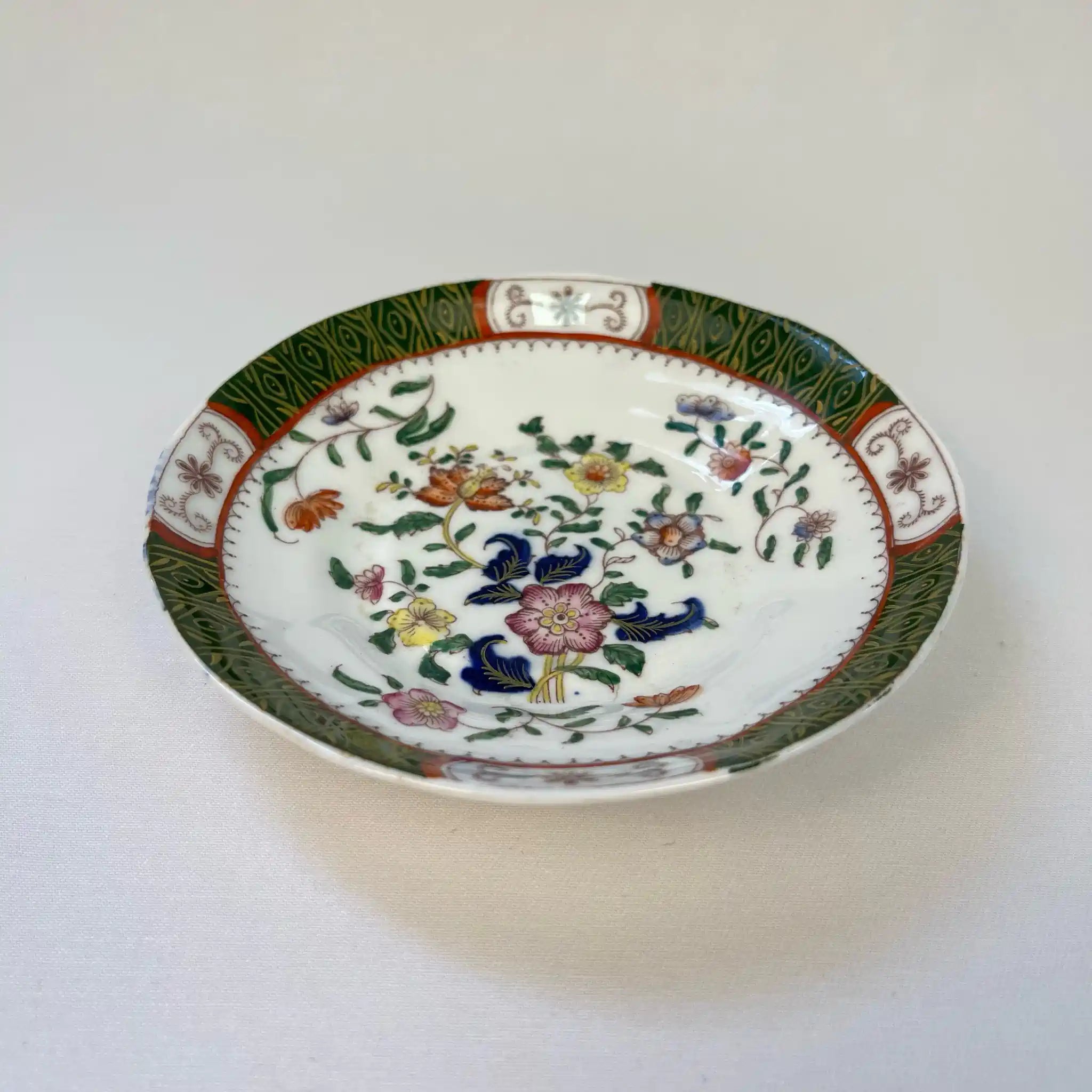 【アンティーク】 ソーサー / ビクトリアン様式 / 19世紀 / イギリス / Famille Rose(ファミーユ・ローズ)モチーフ