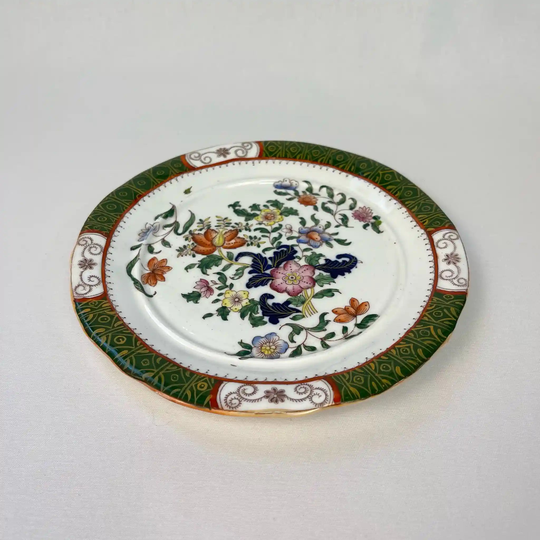 【アンティーク】 プレート(皿) / ビクトリアン様式 / 19世紀 / イギリス / Famille Rose(ファミーユ・ローズ)モチーフ