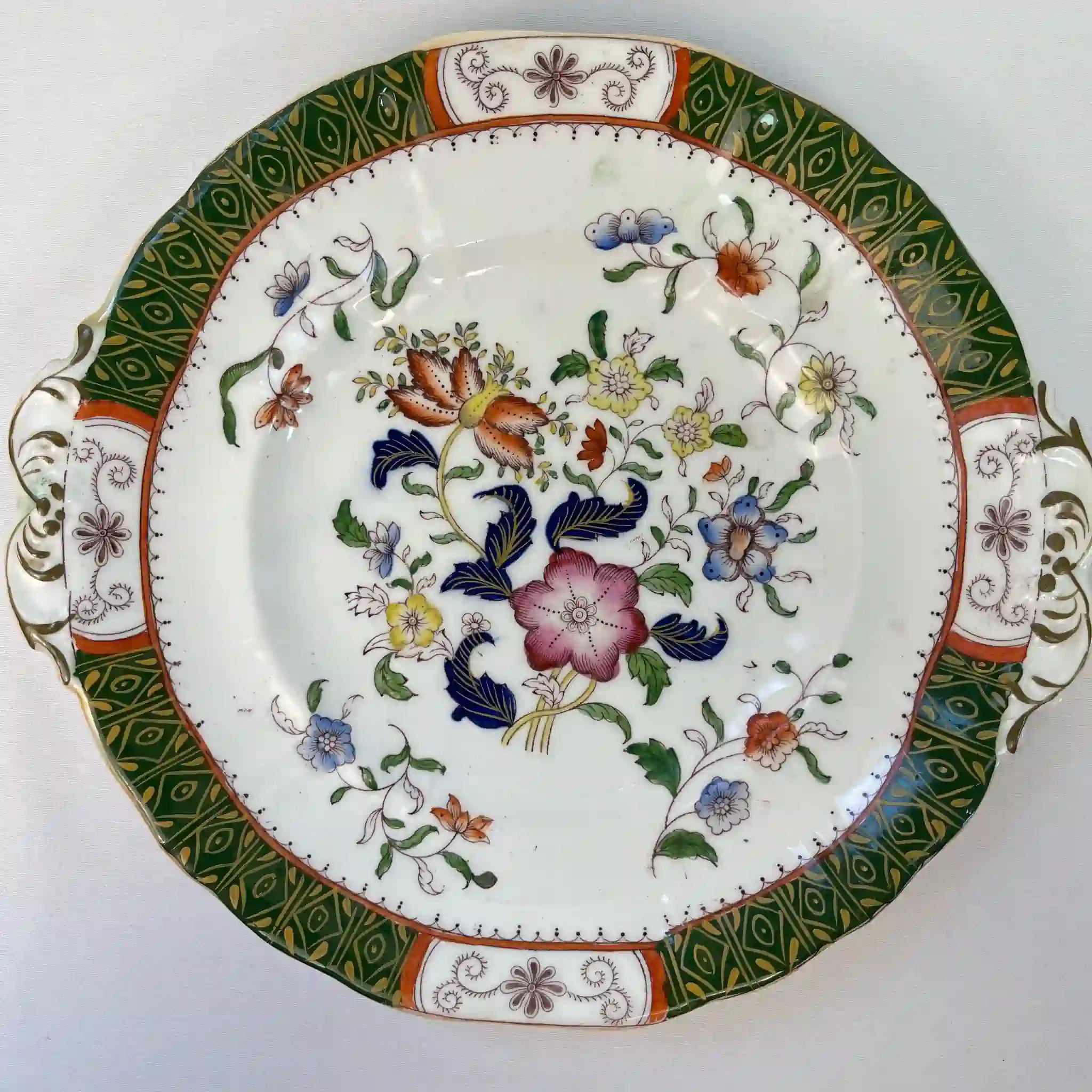 【アンティーク】 プレート(皿) / ビクトリアン様式 / 19世紀 / イギリス / Famille Rose(ファミーユ・ローズ)モチーフ 取っ手付き