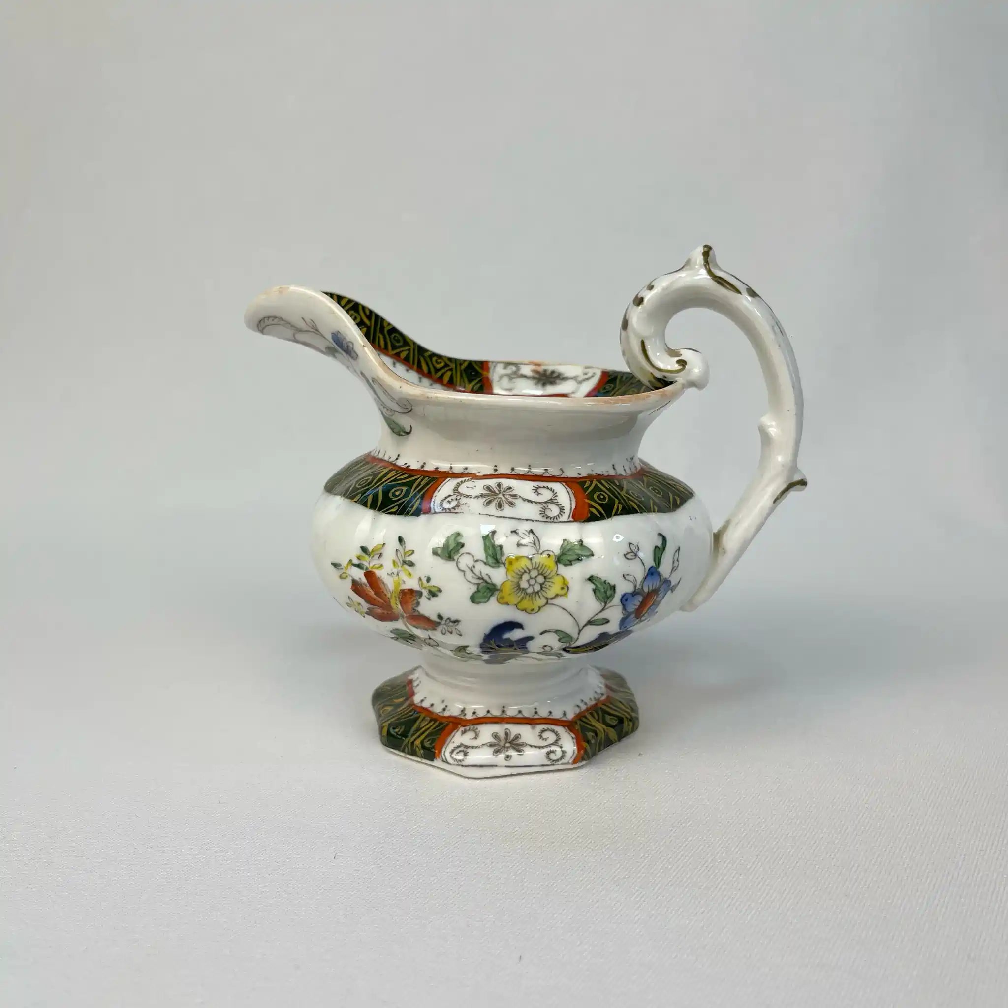 【アンティーク】 ミルクピッチャー / ビクトリアン様式 / 19世紀 / イギリス / Famille Rose(ファミーユ・ローズ)モチーフ