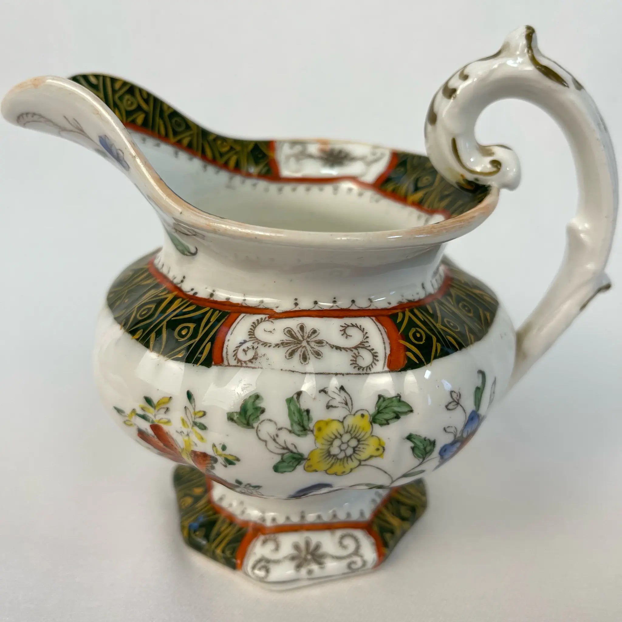 【アンティーク】 ミルクピッチャー / ビクトリアン様式 / 19世紀 / イギリス / Famille Rose(ファミーユ・ローズ)モチーフ