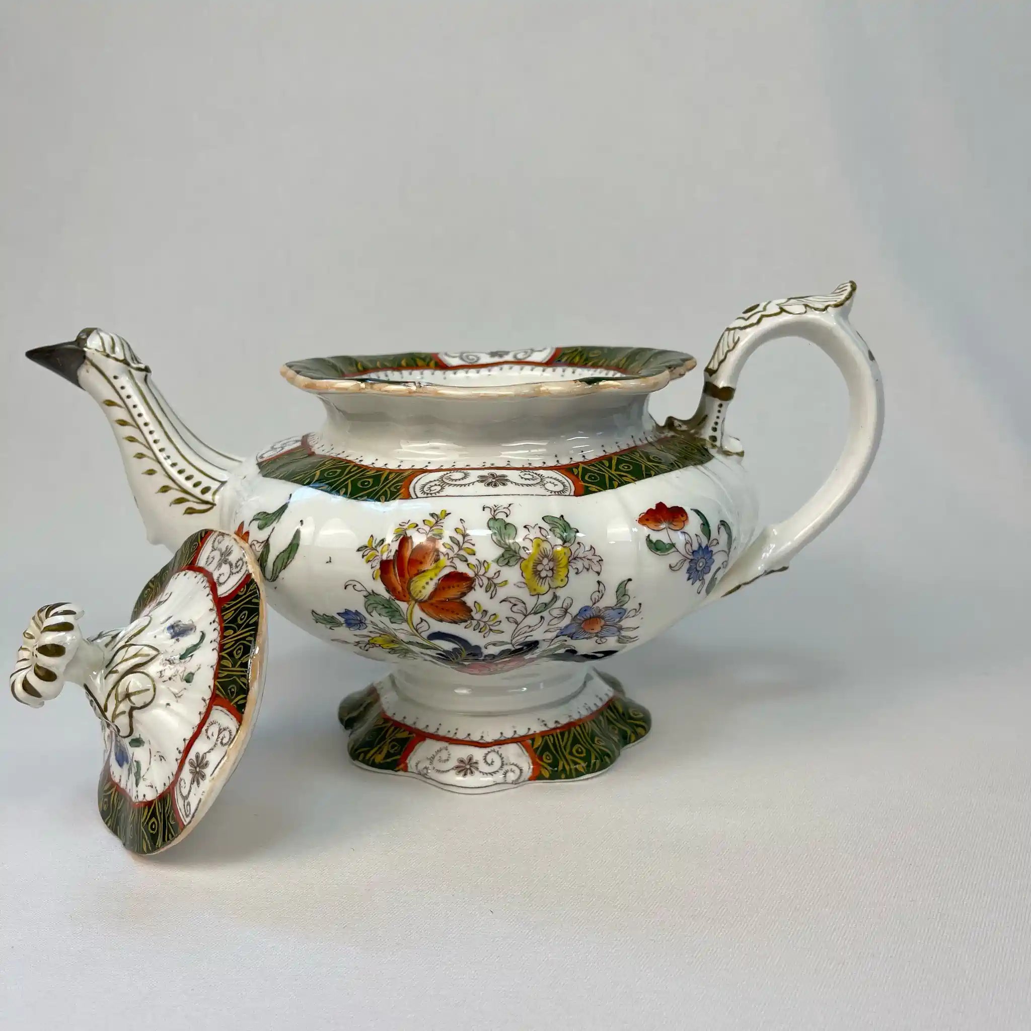 【アンティーク】 ティーポット / チューリーンコレクション / 19世紀以降 / イギリス / ビクトリアン様式