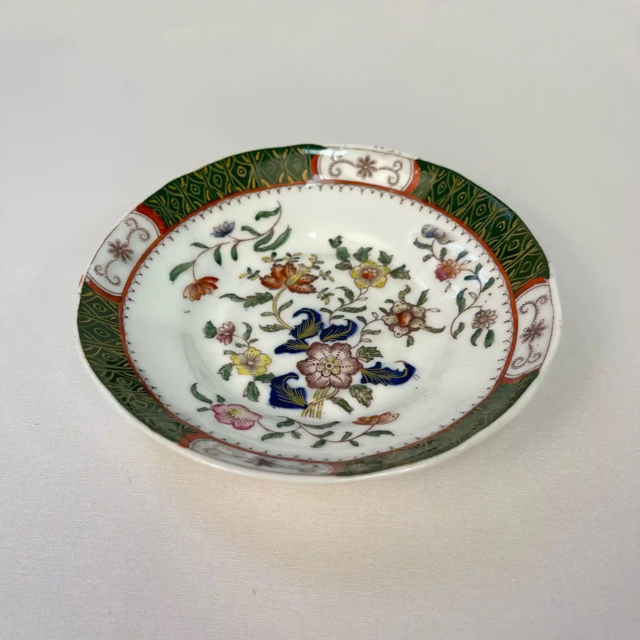 【アンティーク】 ソーサー / ビクトリアン様式 / イギリス / Famille Rose(ファミーユ・ローズ)モチーフ