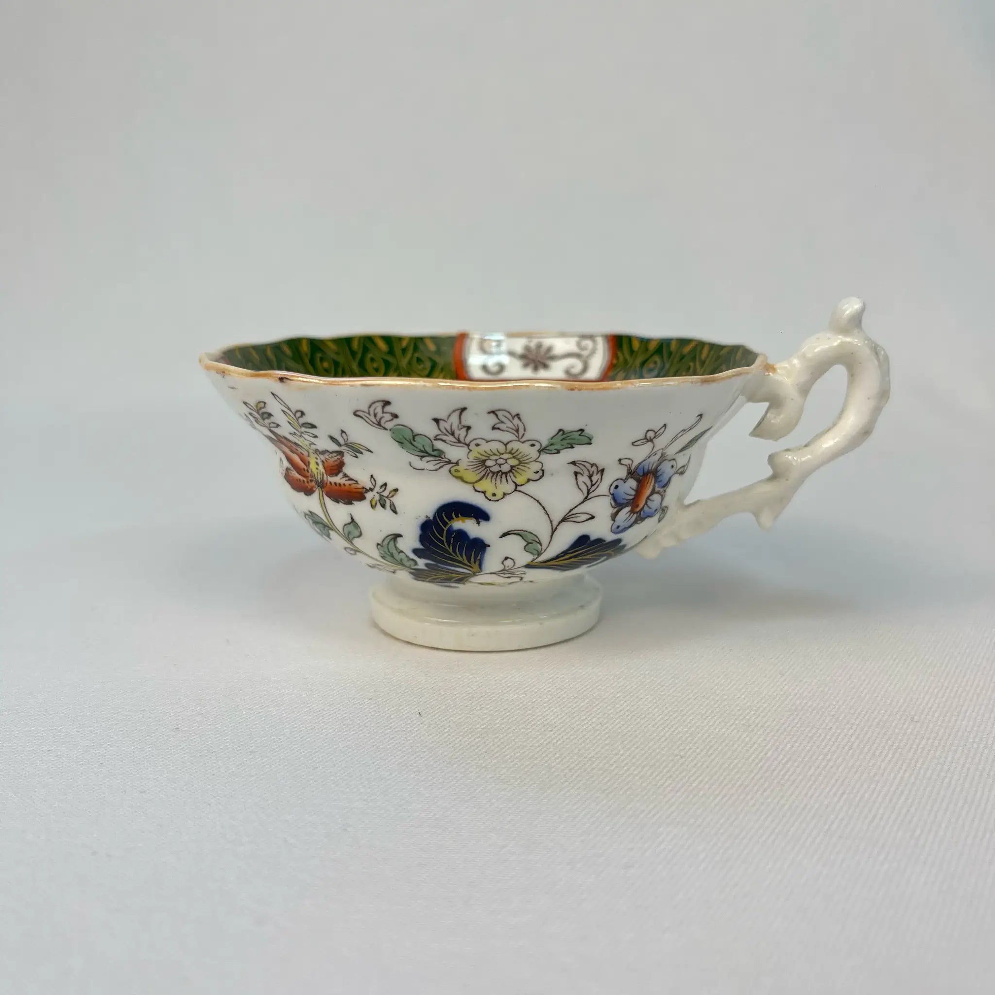 【アンティーク】 ティーカップ / ビクトリアン様式 / イギリス / Famille Rose(ファミーユ・ローズ)モチーフ
