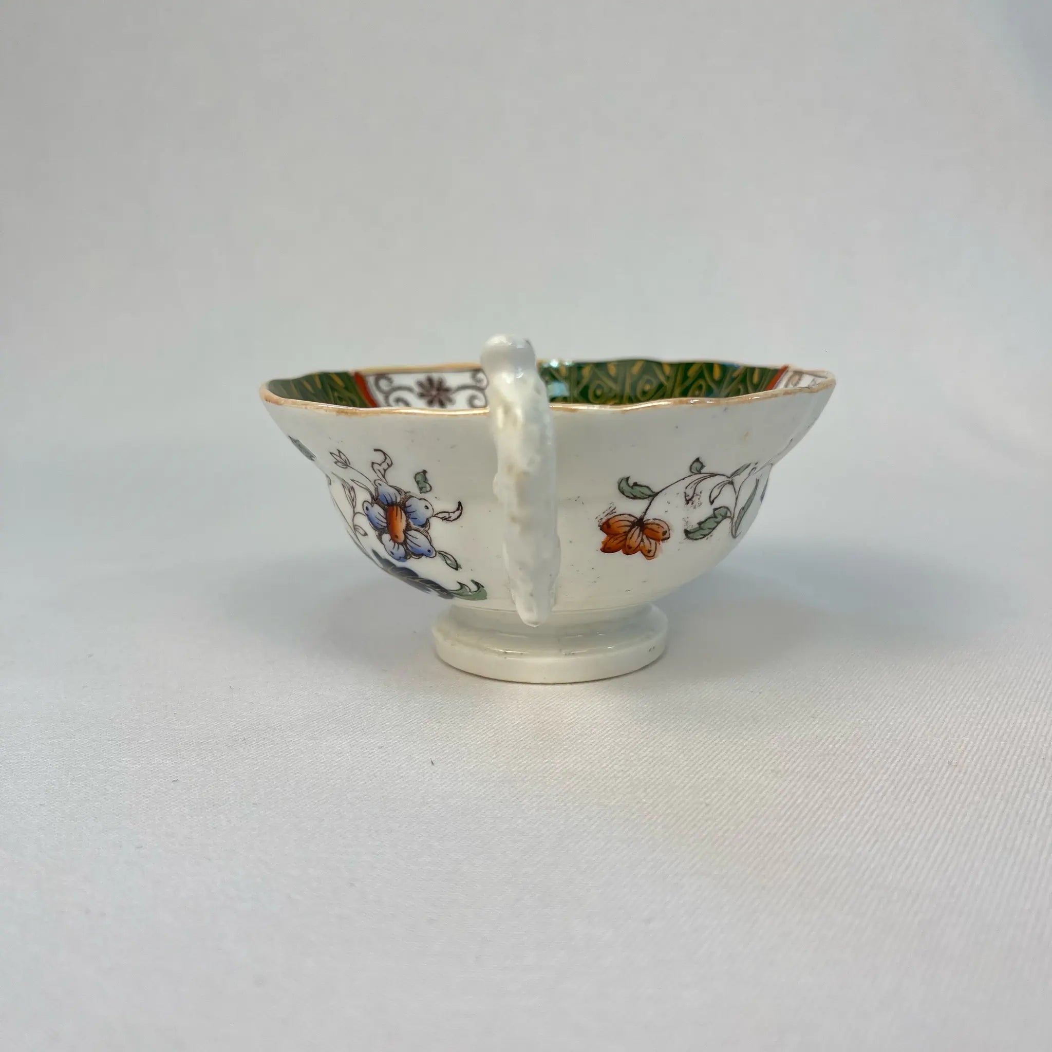 【アンティーク】 ティーカップ / ビクトリアン様式 / イギリス / Famille Rose(ファミーユ・ローズ)モチーフ