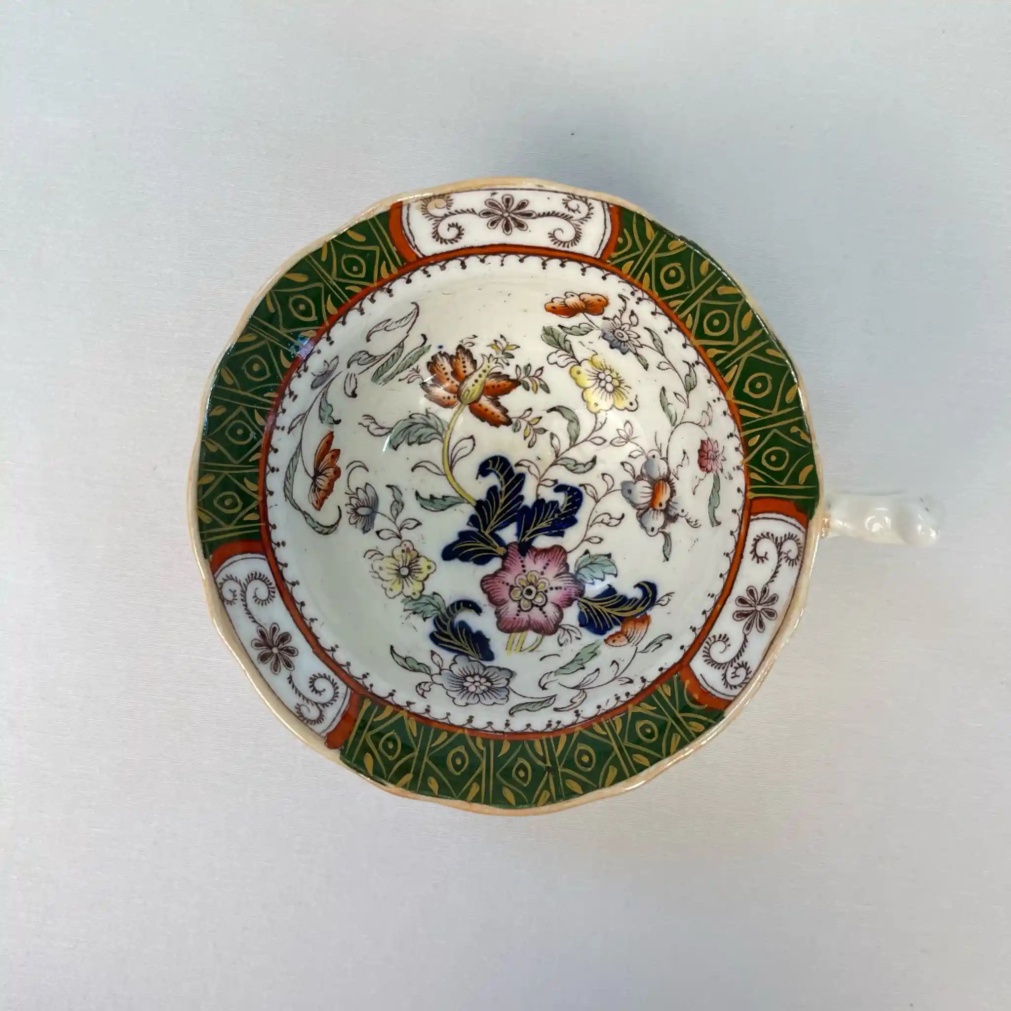 【アンティーク】 ティーカップ / ビクトリアン様式 / イギリス / Famille Rose(ファミーユ・ローズ)モチーフ