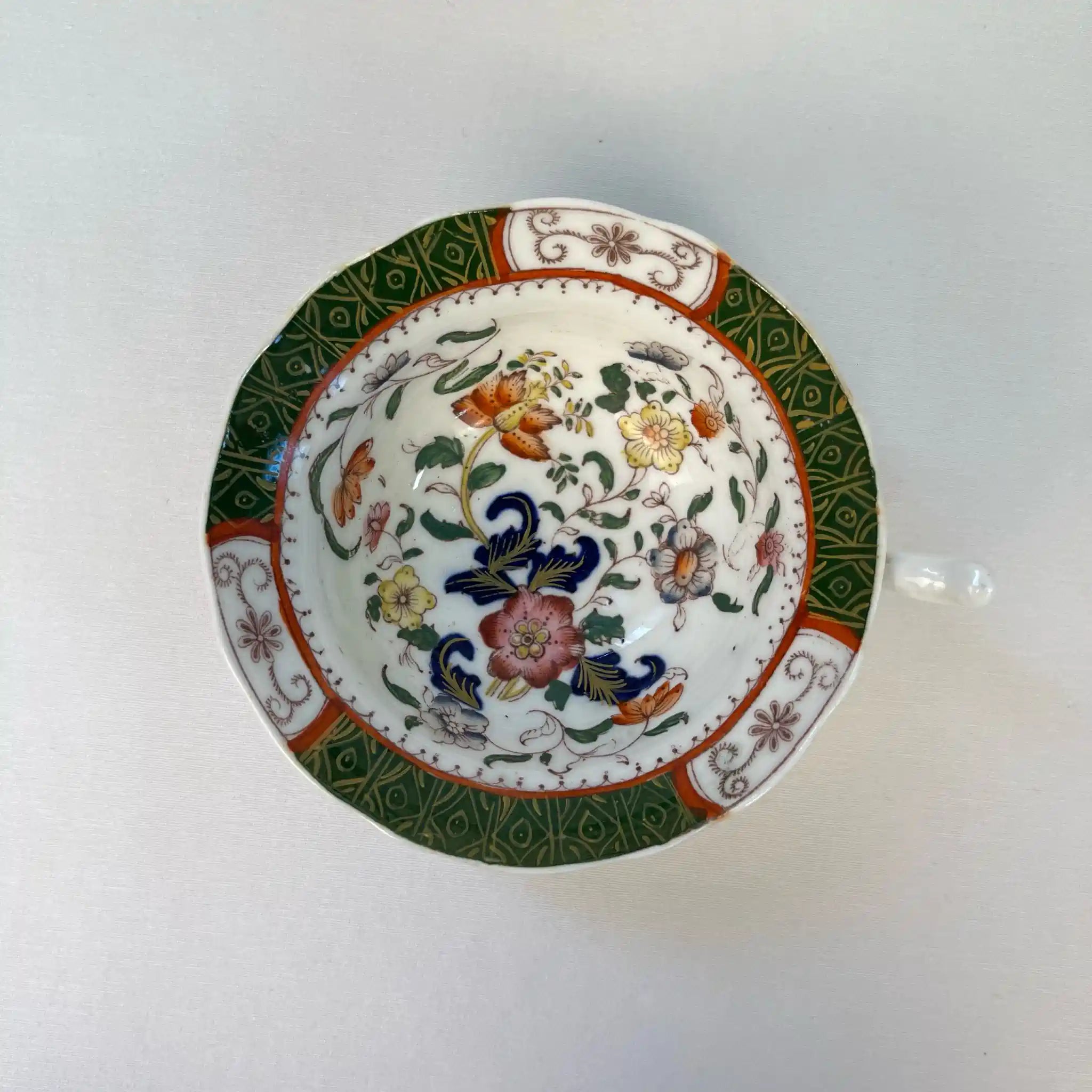 【アンティーク】 ティーカップ / ビクトリアン様式 / イギリス / Famille Rose(ファミーユ・ローズ)モチーフ