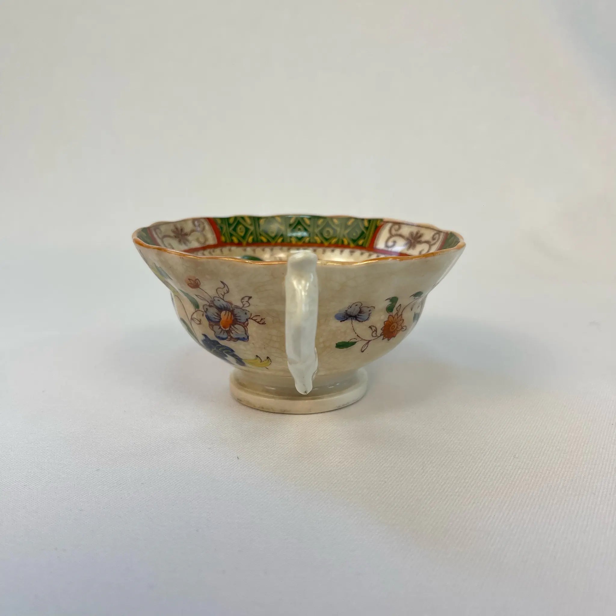 【アンティーク】 ティーカップ / ビクトリアン様式 / イギリス / Famille Rose(ファミーユ・ローズ)モチーフ