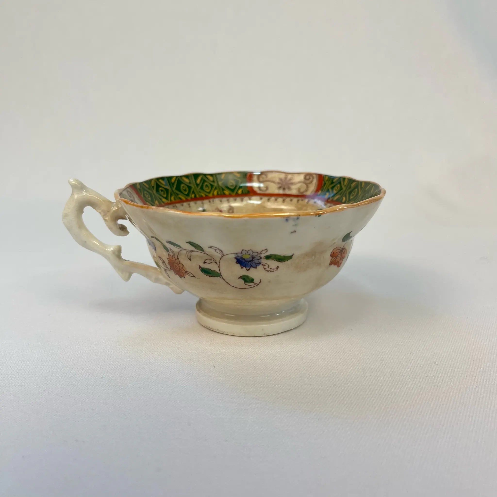 【アンティーク】 ティーカップ / ビクトリアン様式 / イギリス / Famille Rose(ファミーユ・ローズ)モチーフ