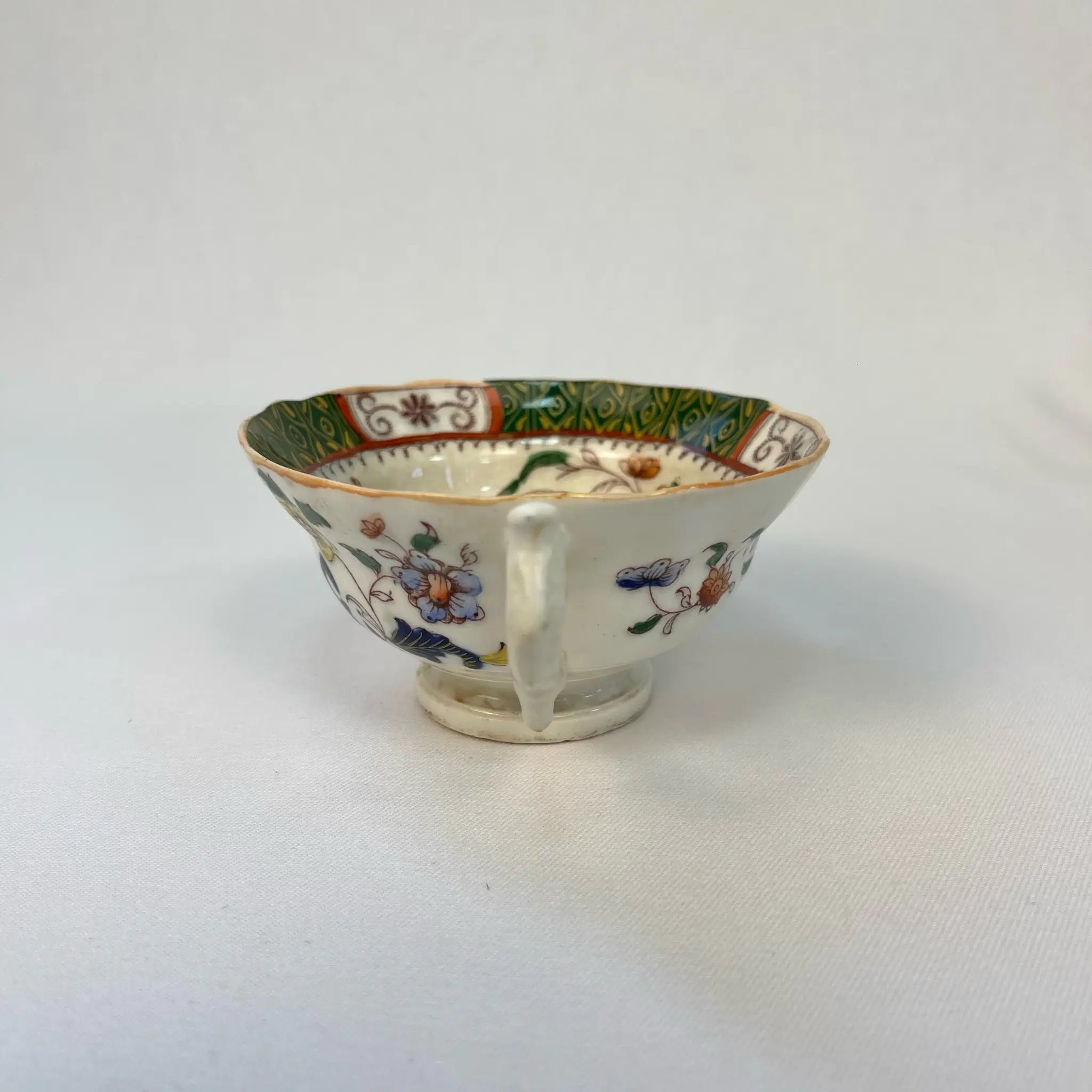 【アンティーク】 ティーカップ / ビクトリアン様式 / イギリス / Famille Rose(ファミーユ・ローズ)モチーフ