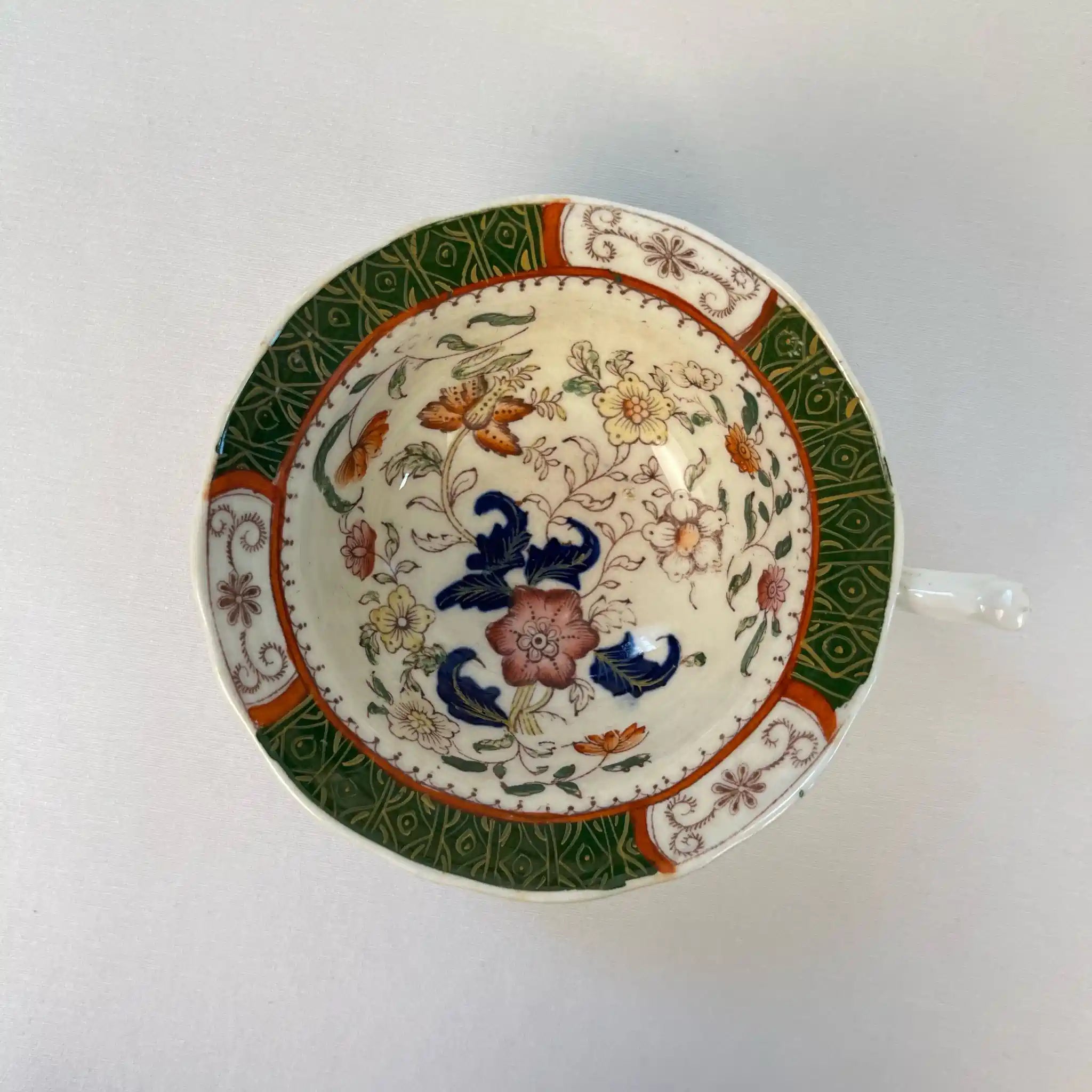 【アンティーク】 ティーカップ / ビクトリアン様式 / イギリス / Famille Rose(ファミーユ・ローズ)モチーフ