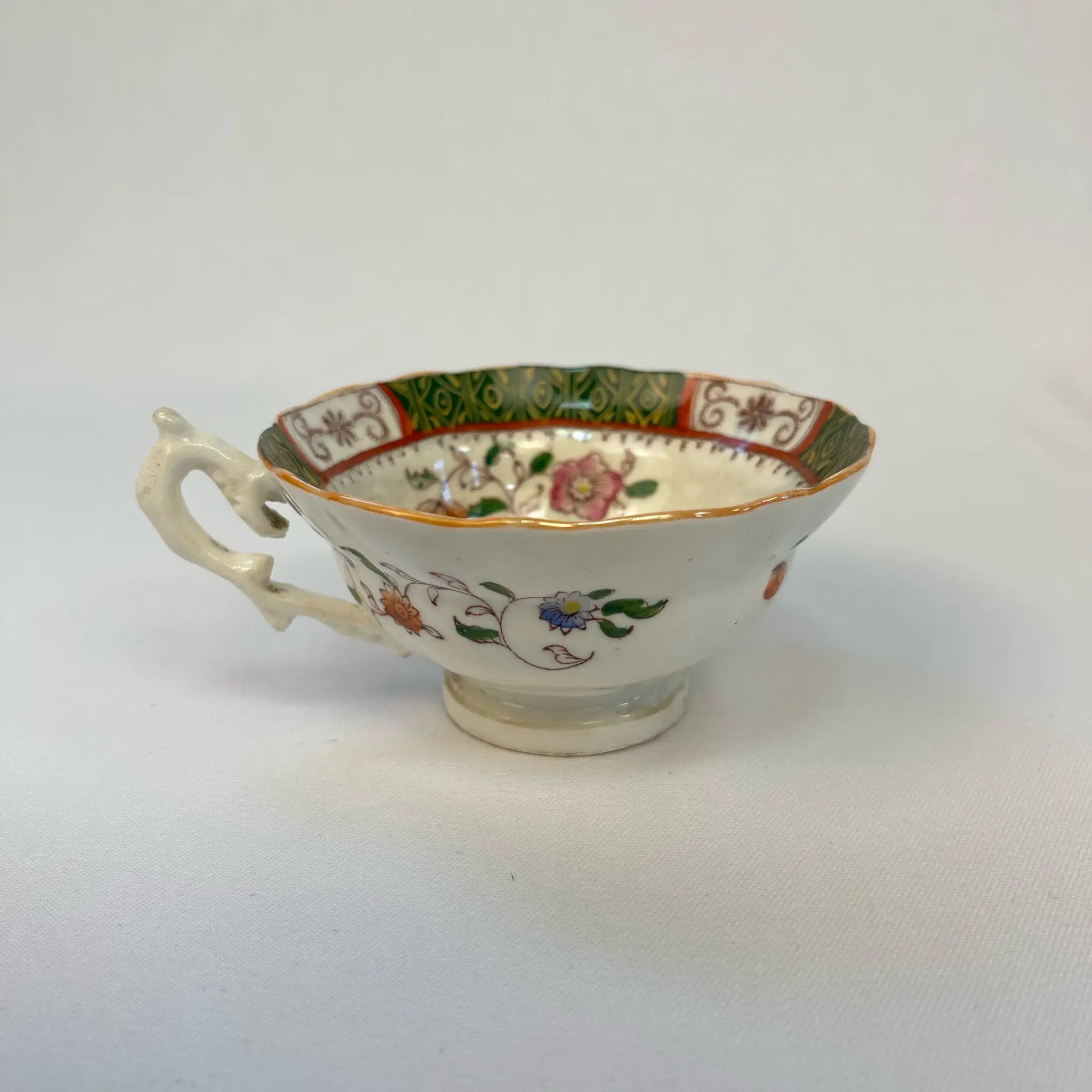 【アンティーク】 ティーカップ / ビクトリアン様式 / イギリス / Famille Rose(ファミーユ・ローズ)モチーフ