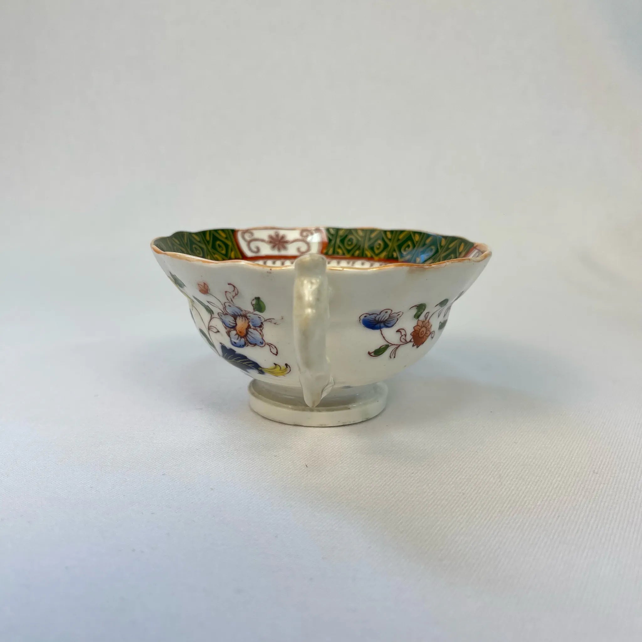 【アンティーク】 ティーカップ / ビクトリアン様式 / イギリス / Famille Rose(ファミーユ・ローズ)モチーフ