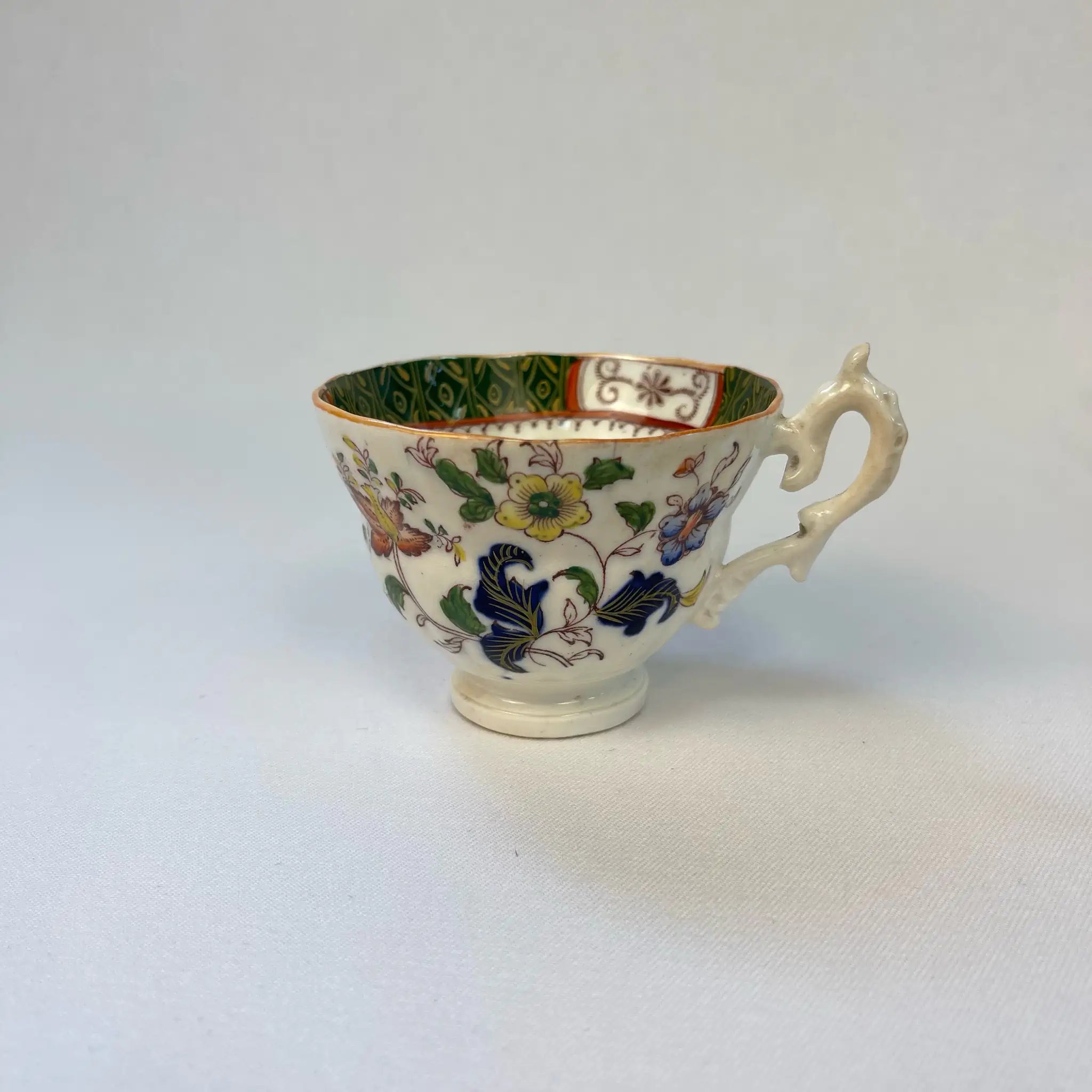 【アンティーク】 ティーカップ / ビクトリアン様式 / イギリス / Famille Rose(ファミーユ・ローズ)モチーフ
