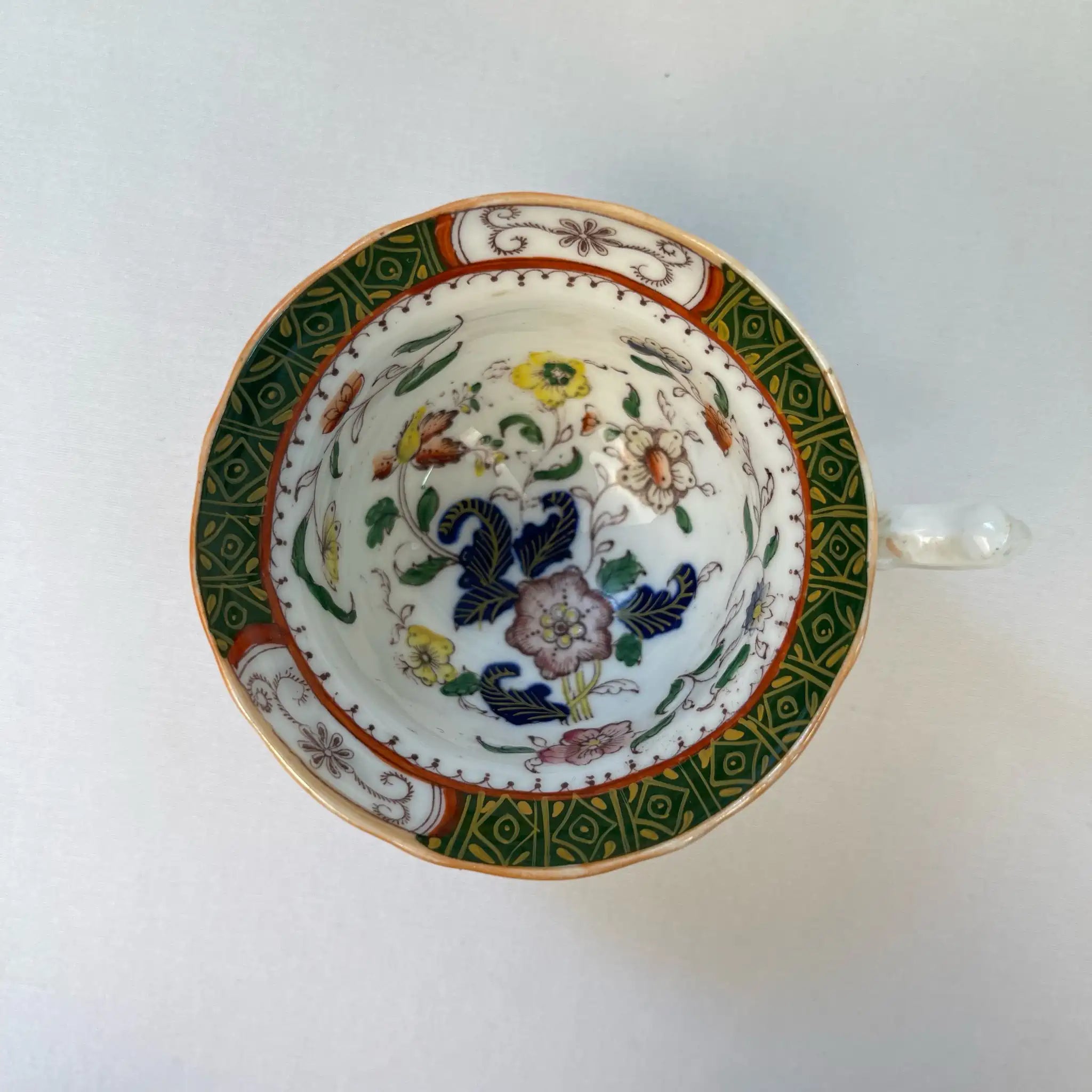 【アンティーク】 ティーカップ / ビクトリアン様式 / イギリス / Famille Rose(ファミーユ・ローズ)モチーフ