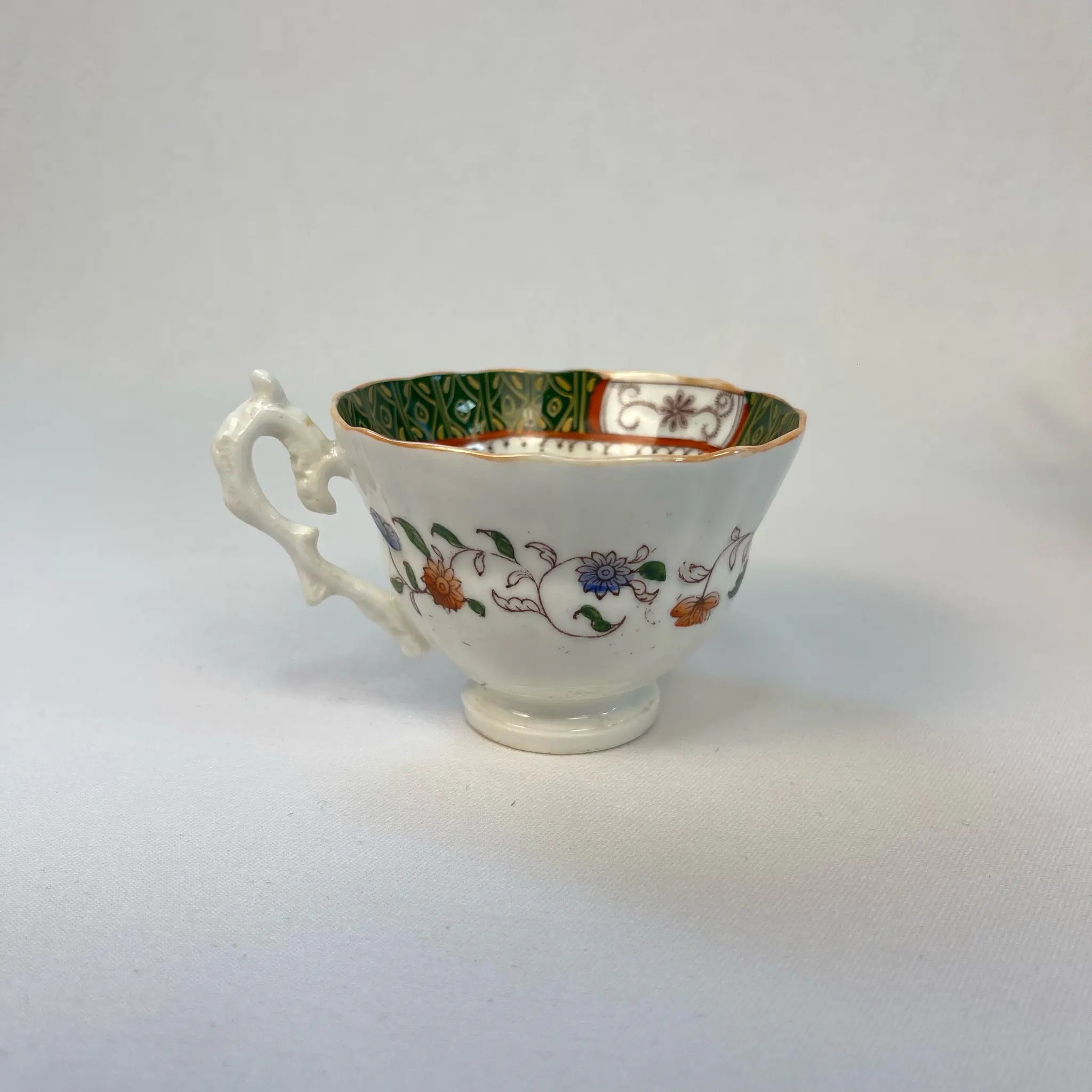 【アンティーク】 ティーカップ / ビクトリアン様式 / イギリス / Famille Rose(ファミーユ・ローズ)モチーフ