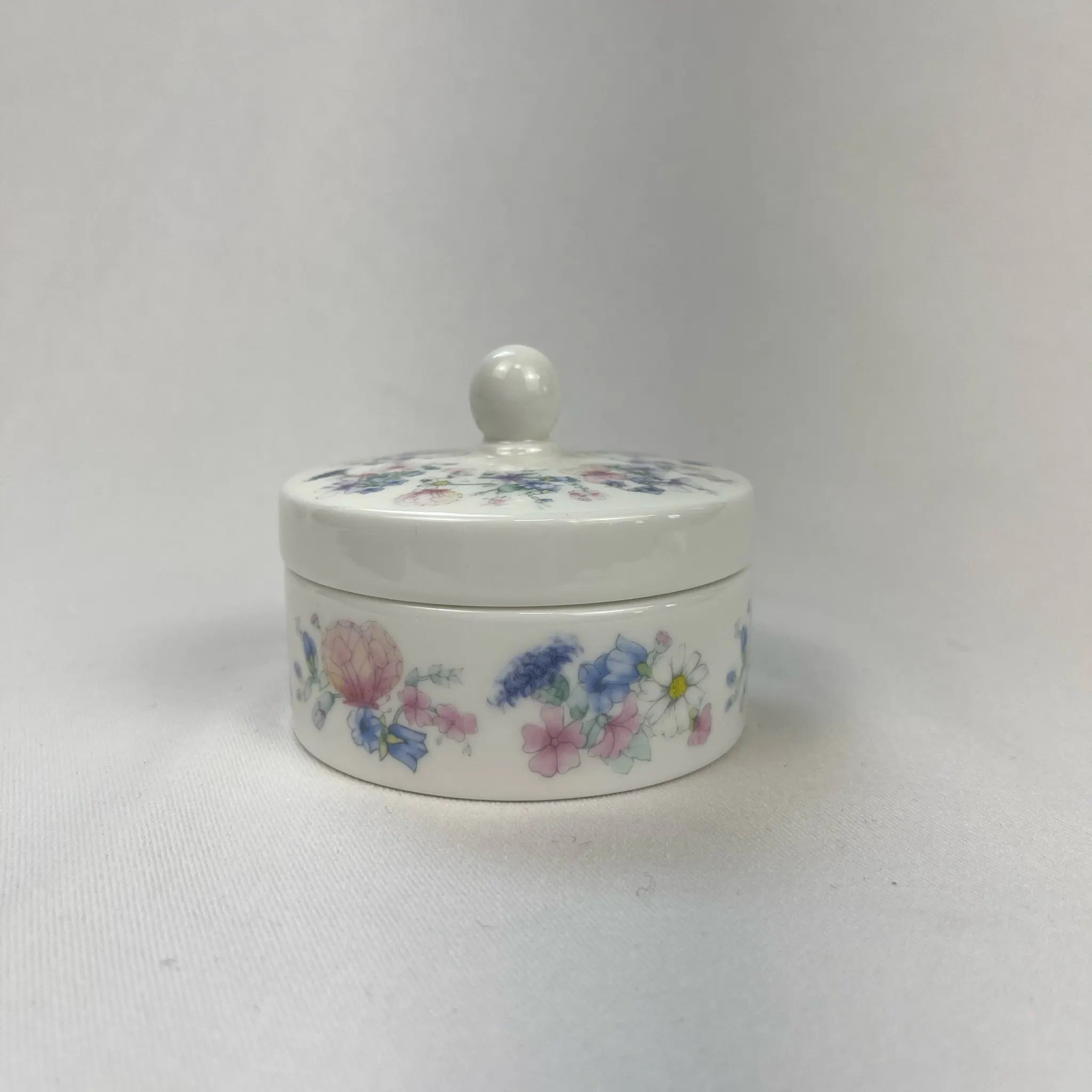 【アンティーク】 小物入れ / WEDGWOOD(ウェッジウッド) / アンジェラシリーズ / 1980年～ / Bone China / イギリス / トリンケットボックス,廃盤希少