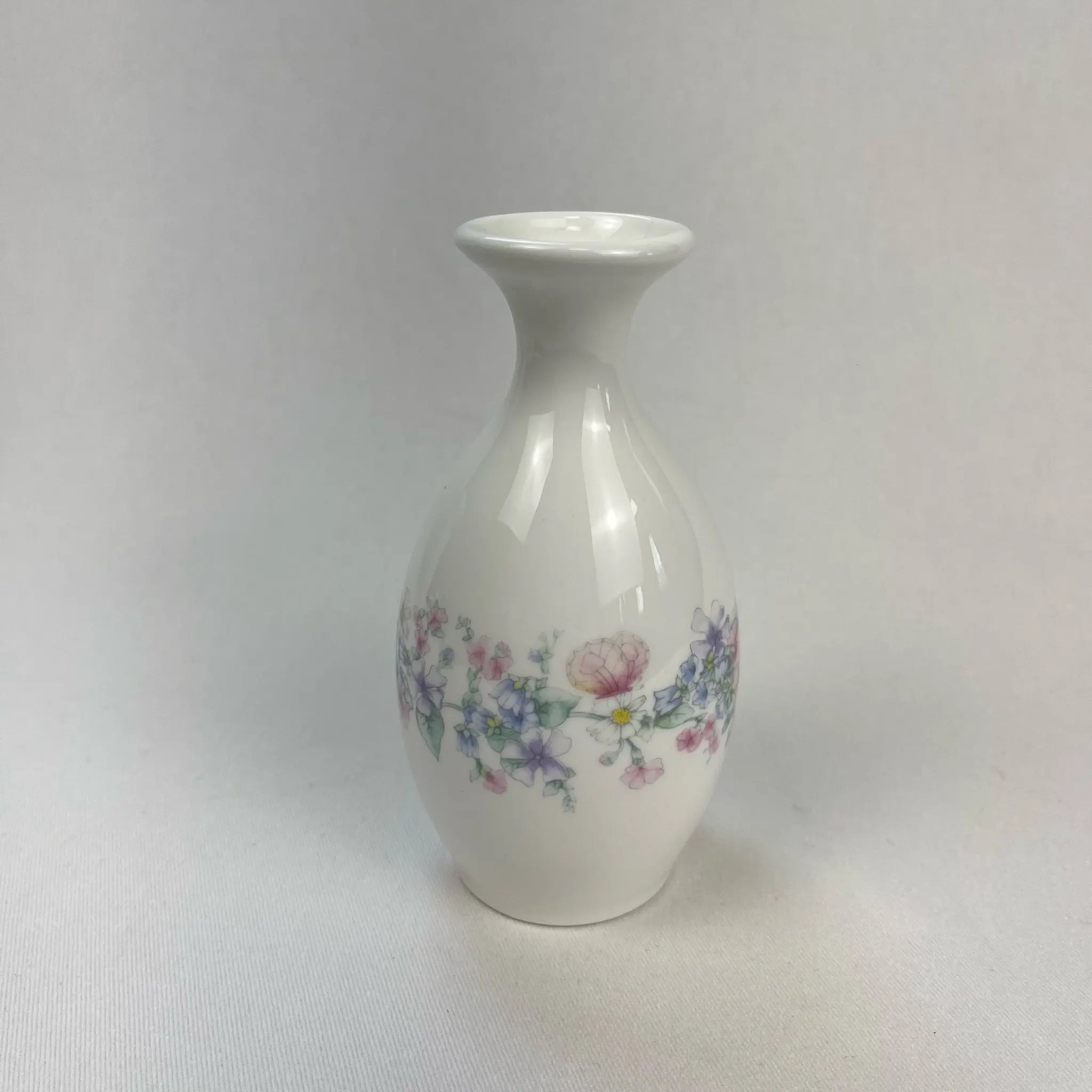 【アンティーク】 フラワーベース(一輪挿し) / WEDGWOOD(ウェッジウッド) / アンジェラシリーズ / 1980年～ / Bone China / イギリス / 廃盤希少