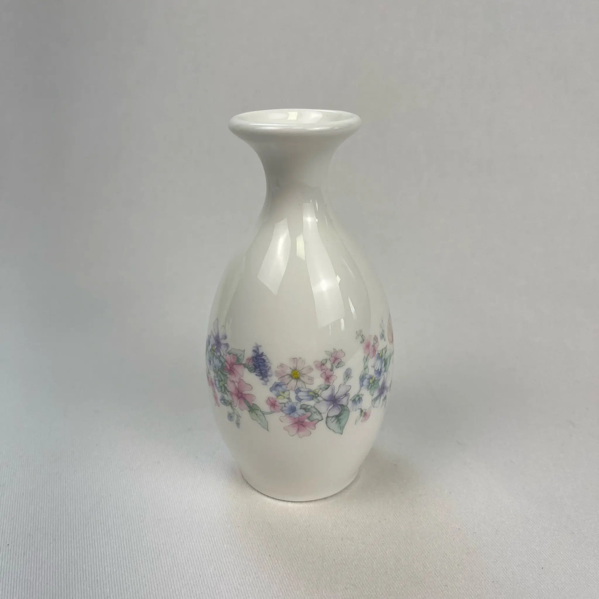 【アンティーク】 フラワーベース(一輪挿し) / WEDGWOOD(ウェッジウッド) / アンジェラシリーズ / 1980年～ / Bone China / イギリス / 廃盤希少