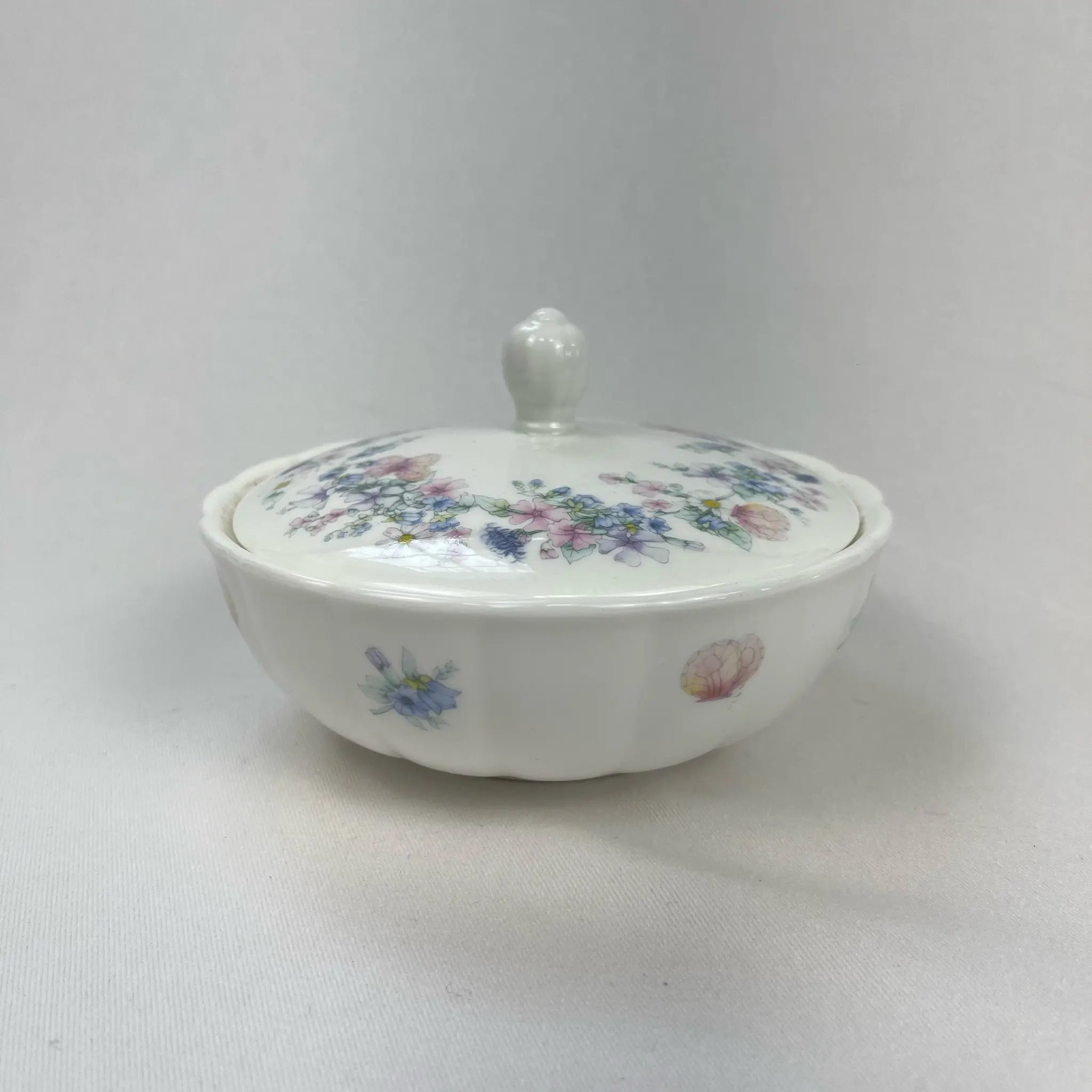 【アンティーク】 蓋付きマレーボウル / WEDGWOOD(ウェッジウッド) / アンジェラシリーズ / 1980年～ / Bone China / イギリス / 廃盤希少,小物入れ