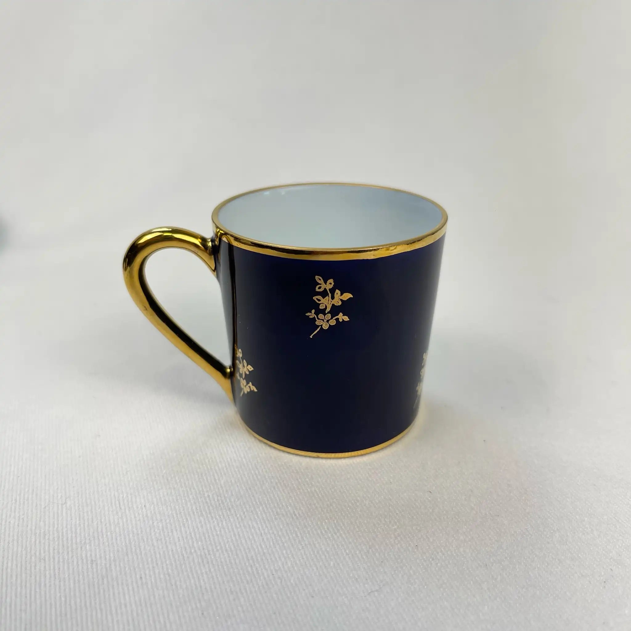 【アンティーク】 カップ＆ソーサーセット / Limoges(リモージュ) / CASTEL(カステル) / フランス / 22K金彩ヴィネット模様