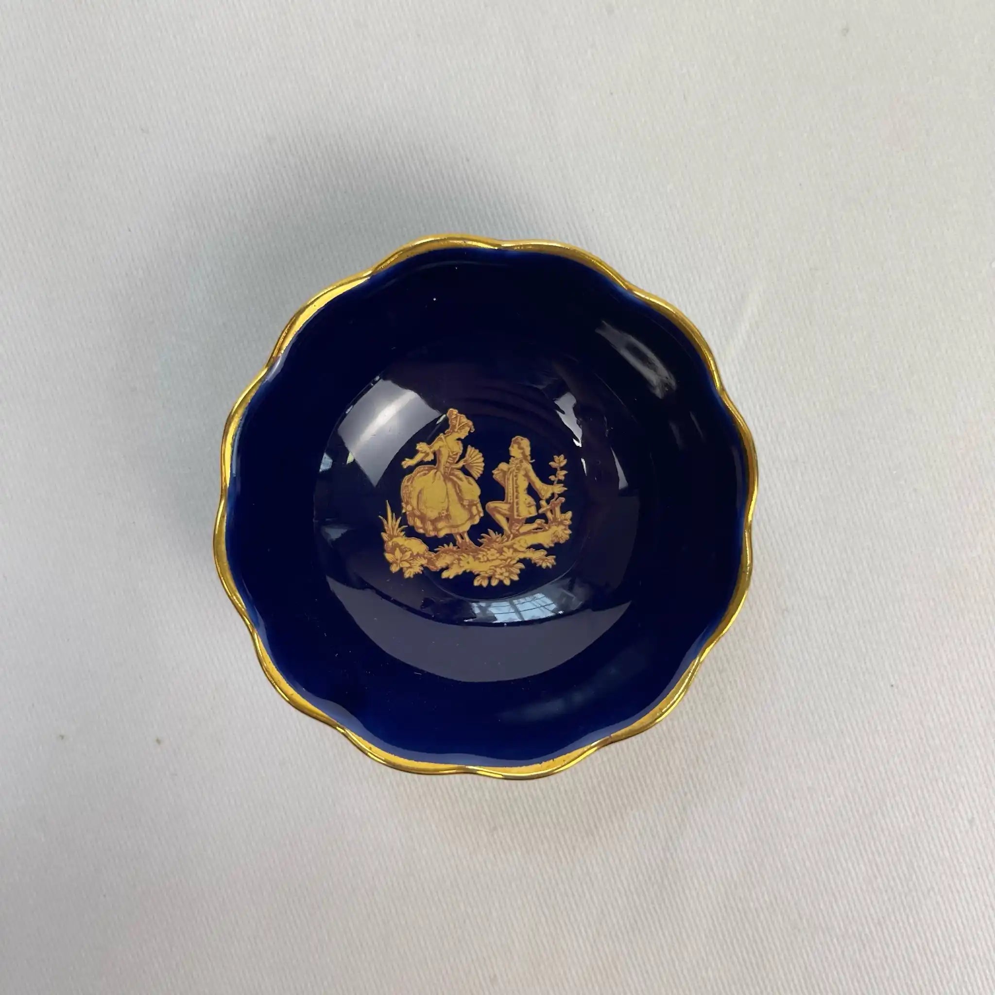 【アンティーク】 ティーカップ / Limoges(リモージュ) / CASTEL(カステル) / フランス / 22K金彩ヴィネット模様