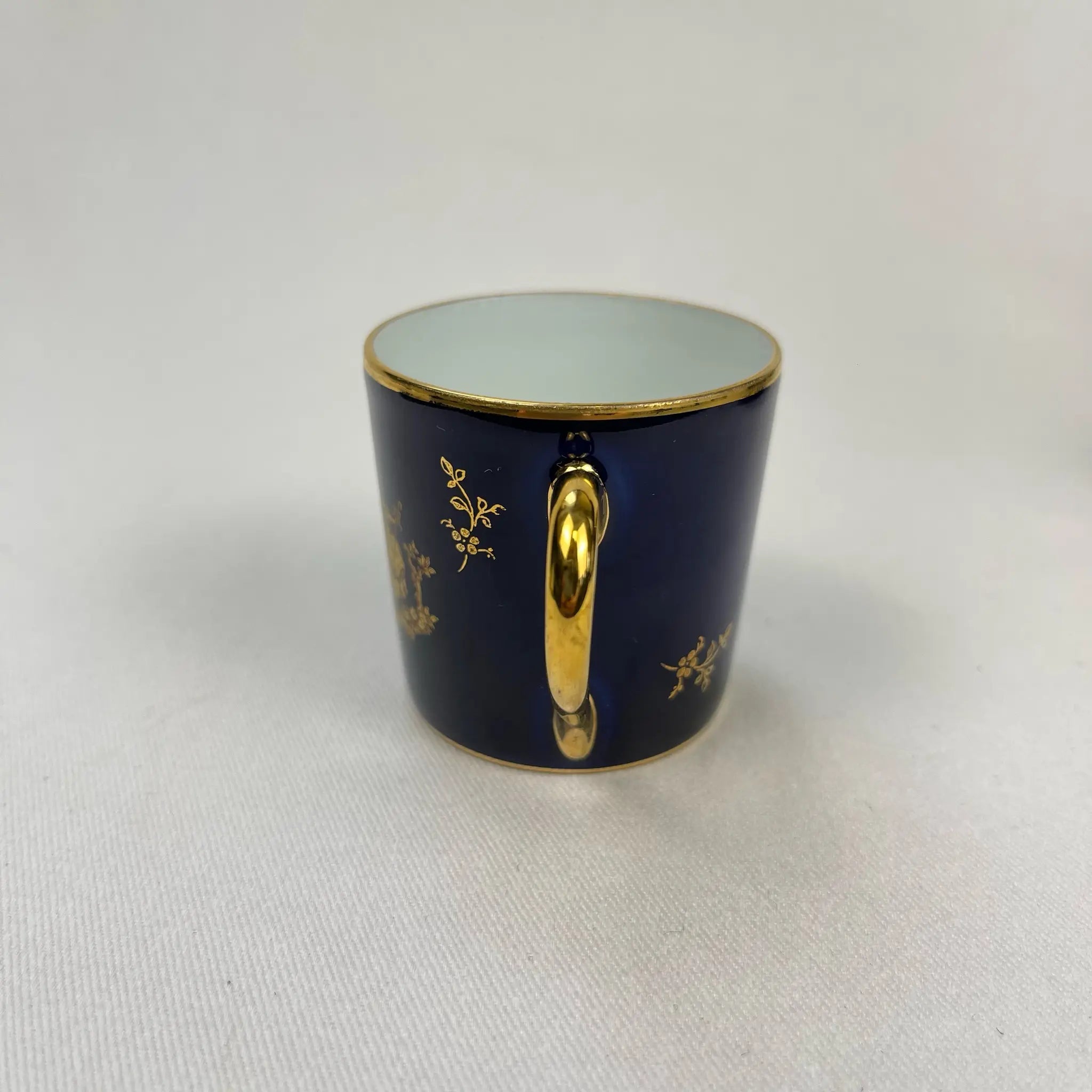 【アンティーク】 ティーカップ / Limoges(リモージュ) / CASTEL(カステル) / フランス / 22K金彩ヴィネット模様