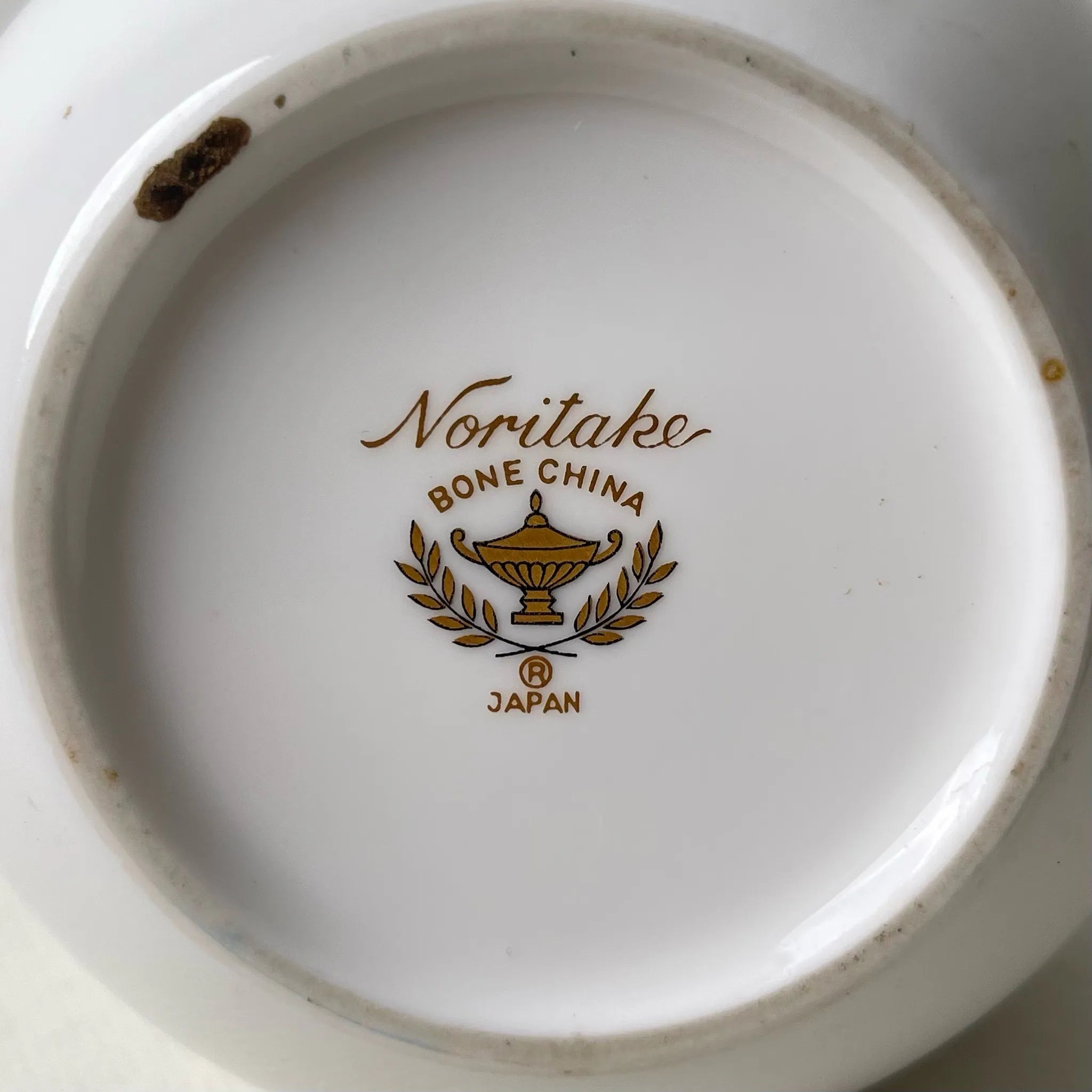【リユース】 フラワーベース(花瓶) / Noritake(ノリタケ) / 陶器 / 日本 / 金彩 薔薇