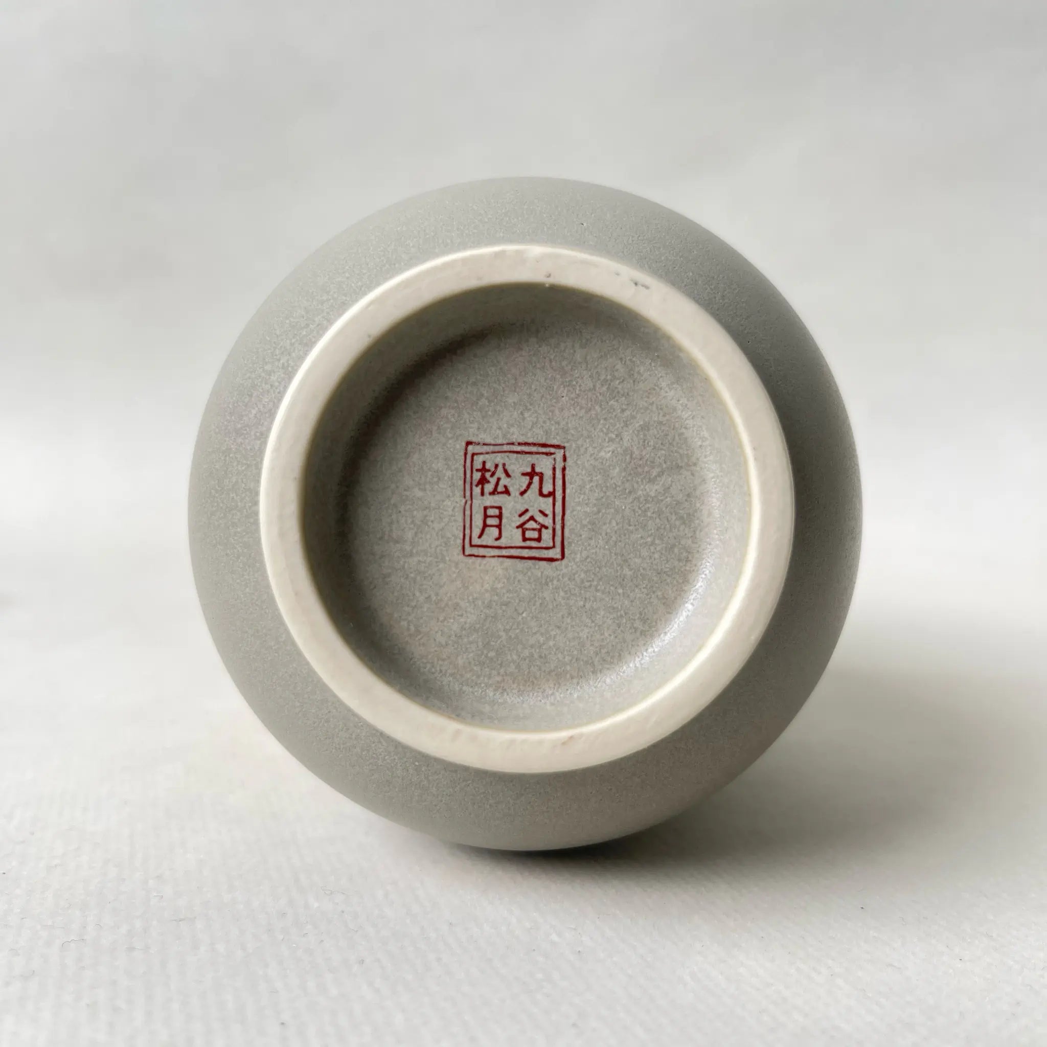 【リユース】 一輪挿し（花瓶） / 九谷松月 / 鶴首型 九谷焼 / 陶器 / 日本 / 金彩白椿文手描き / 箱付き