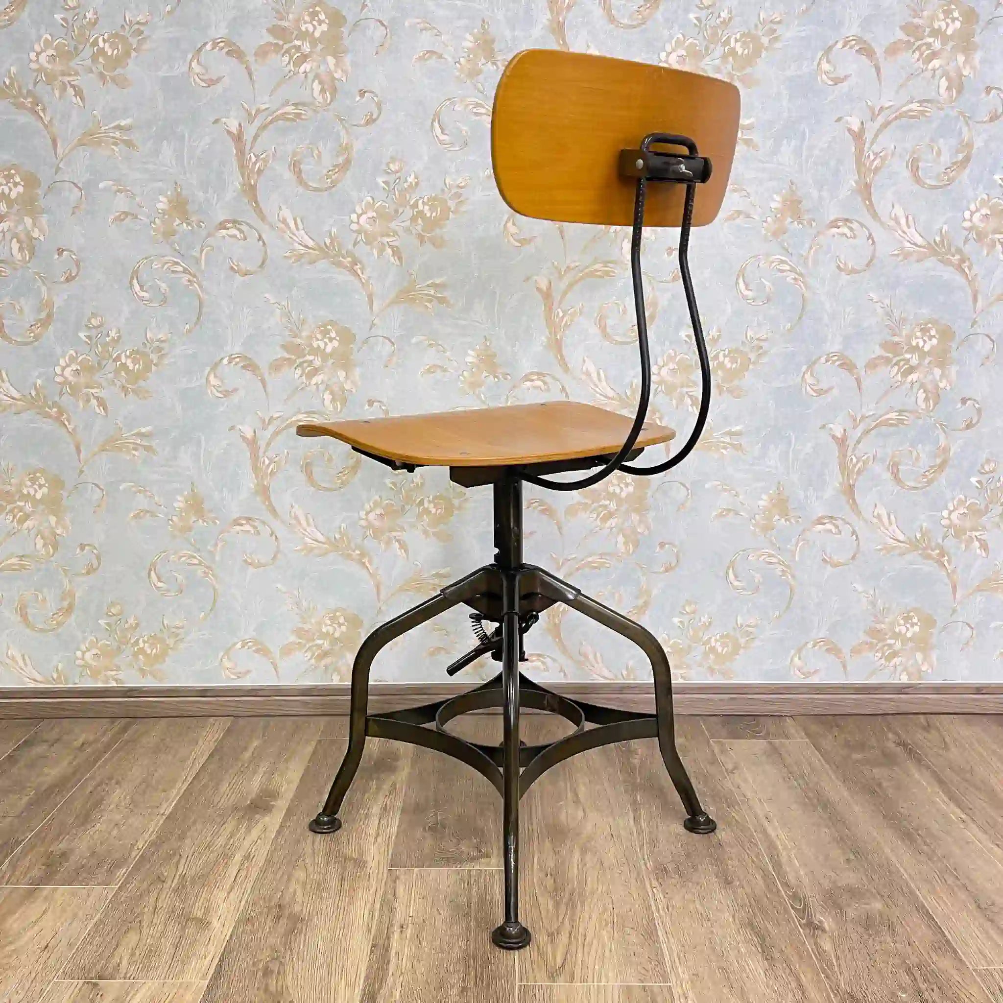 Vintage Swivel Chair / Northern Ohio Industrial / USA