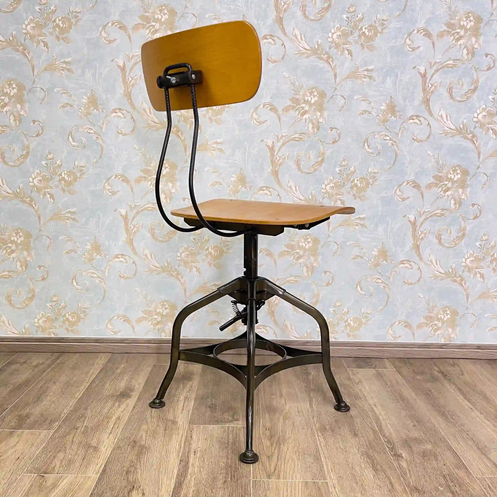 Vintage Swivel Chair / Northern Ohio Industrial / USA