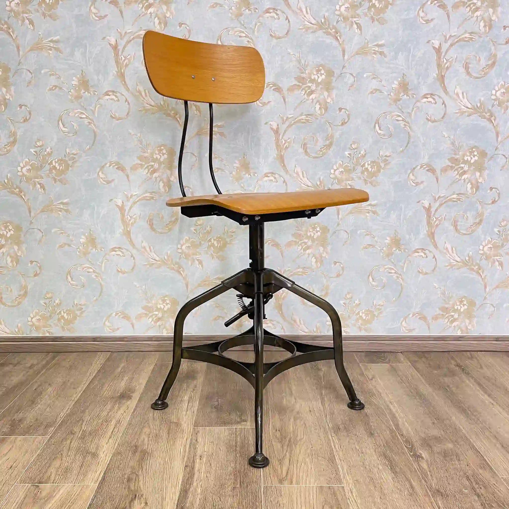 Vintage Swivel Chair / Northern Ohio Industrial / USA