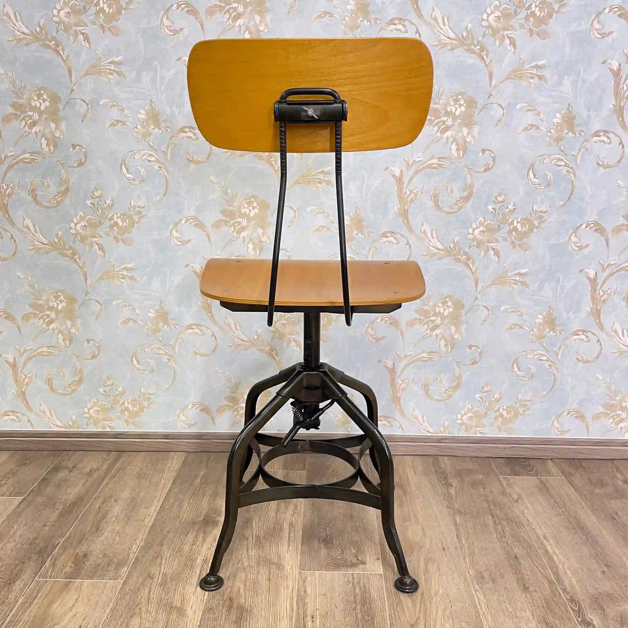 Vintage Swivel Chair / Northern Ohio Industrial / USA