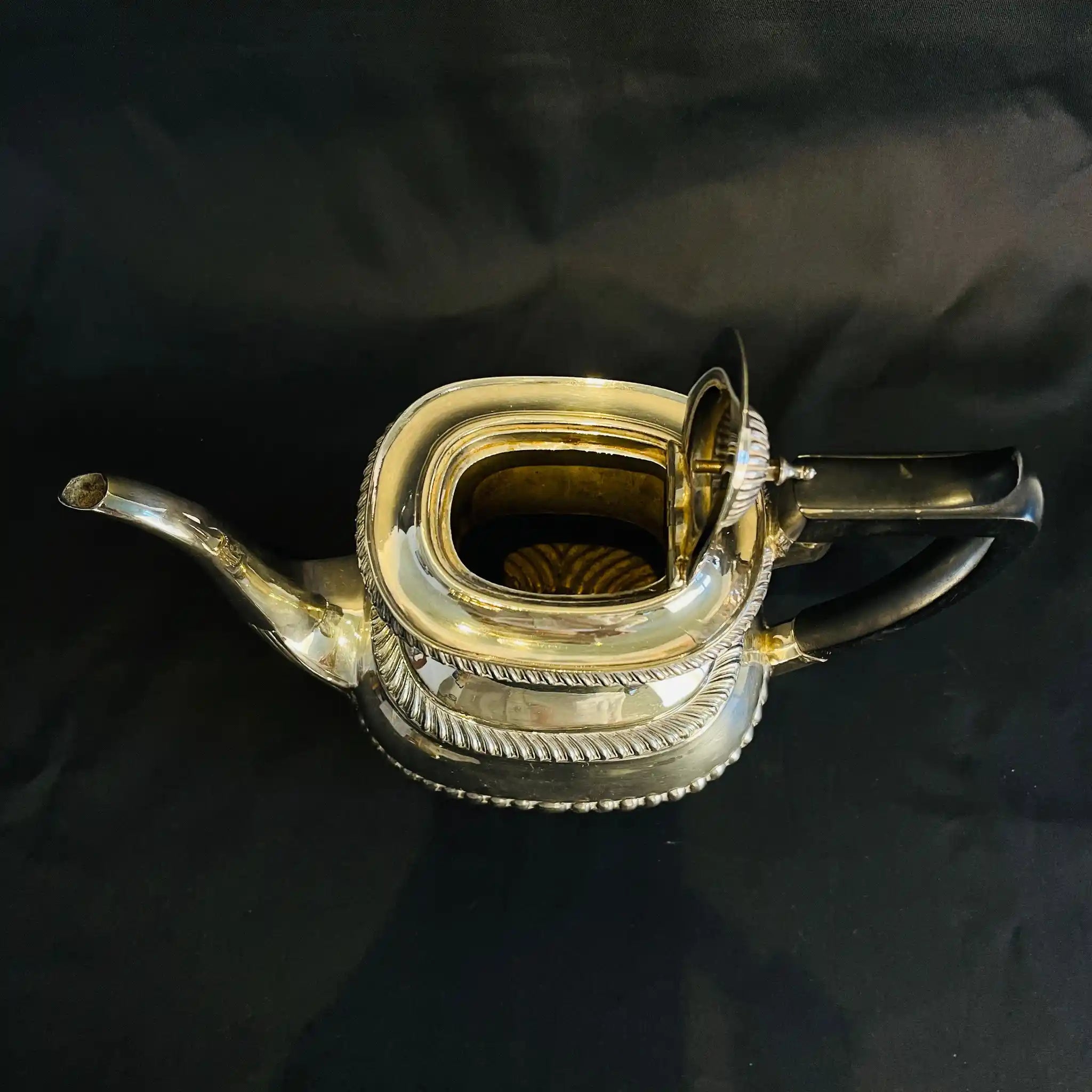 【アンティーク】 シュガーポット＆クリーナー / Elkington（エルキントン） / ガドルーン装飾 / シルバーメッキ黒檀材 / イギリス / （ツインハンドル）、コーヒーポット＆ティーポット（黒檀ハンドル）