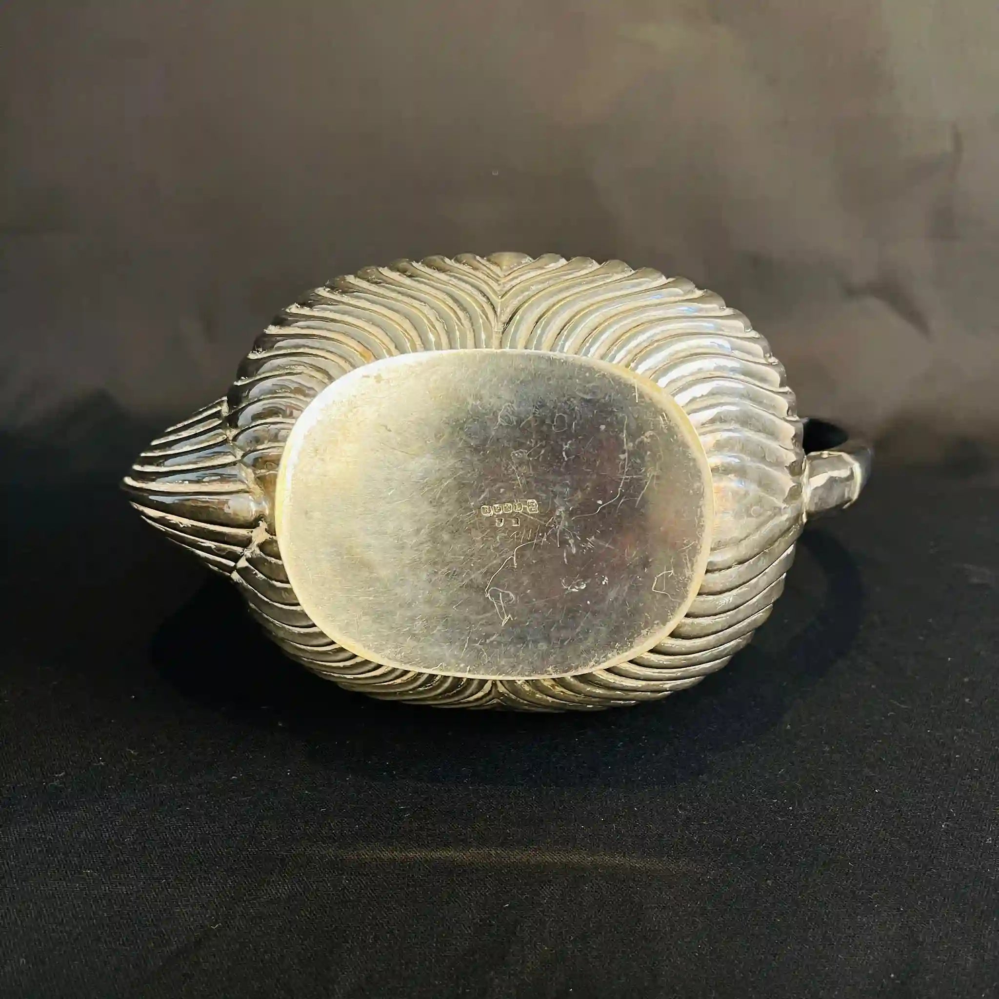 【アンティーク】 シュガーポット＆クリーナー / Elkington（エルキントン） / ガドルーン装飾 / シルバーメッキ黒檀材 / イギリス / （ツインハンドル）、コーヒーポット＆ティーポット（黒檀ハンドル）