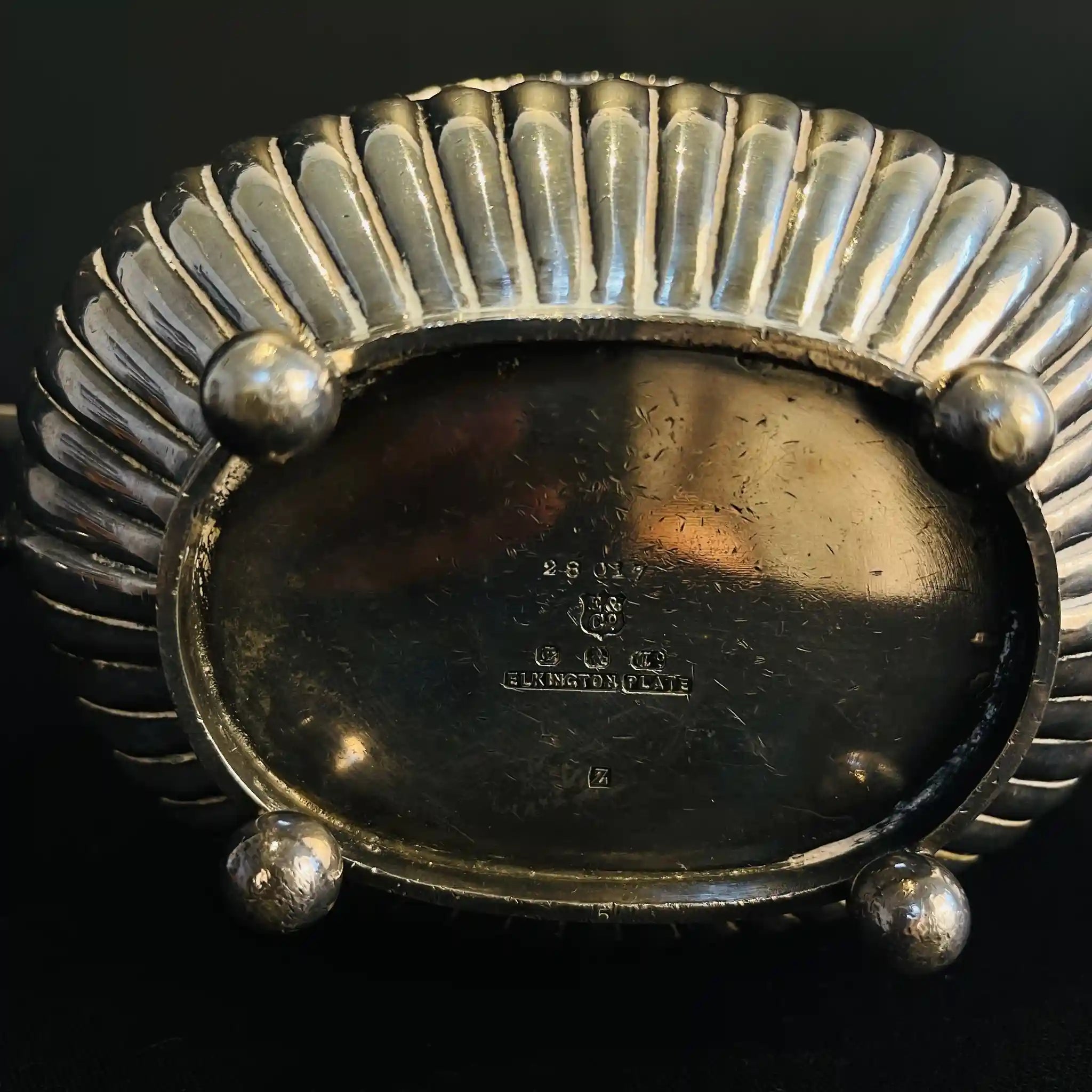 【アンティーク】 シュガーポット＆クリーナー / Elkington（エルキントン） / ガドルーン装飾 / シルバーメッキ黒檀材 / イギリス / （ツインハンドル）、コーヒーポット＆ティーポット（黒檀ハンドル）