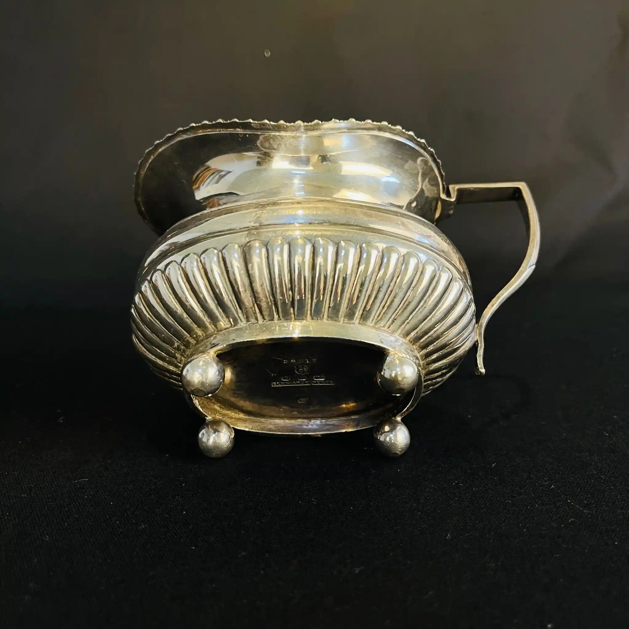 【アンティーク】 シュガーポット＆クリーナー / Elkington（エルキントン） / ガドルーン装飾 / シルバーメッキ黒檀材 / イギリス / （ツインハンドル）、コーヒーポット＆ティーポット（黒檀ハンドル）