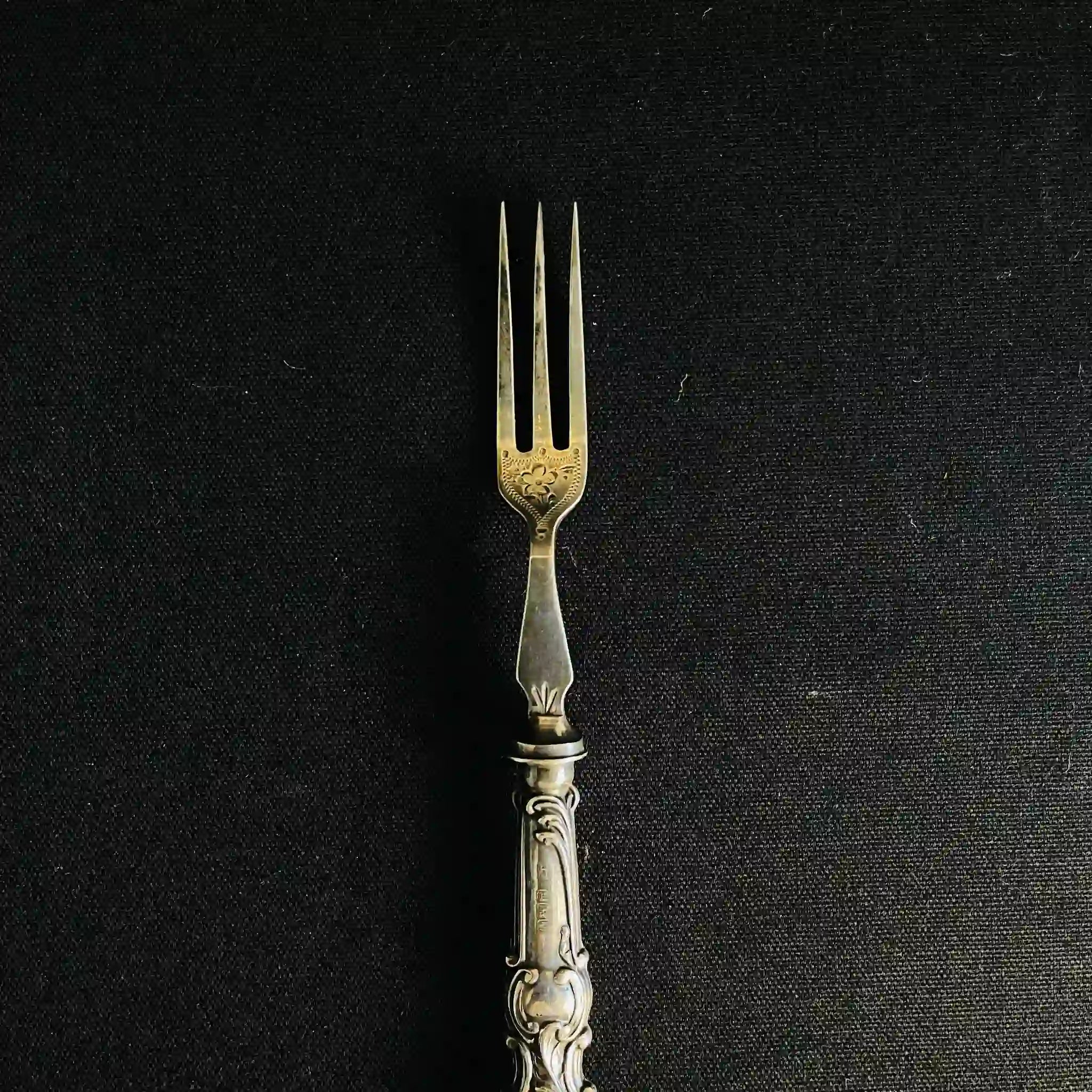 [Antique] Collection of 8 knives and 21 forks with silver handles and copper blades /