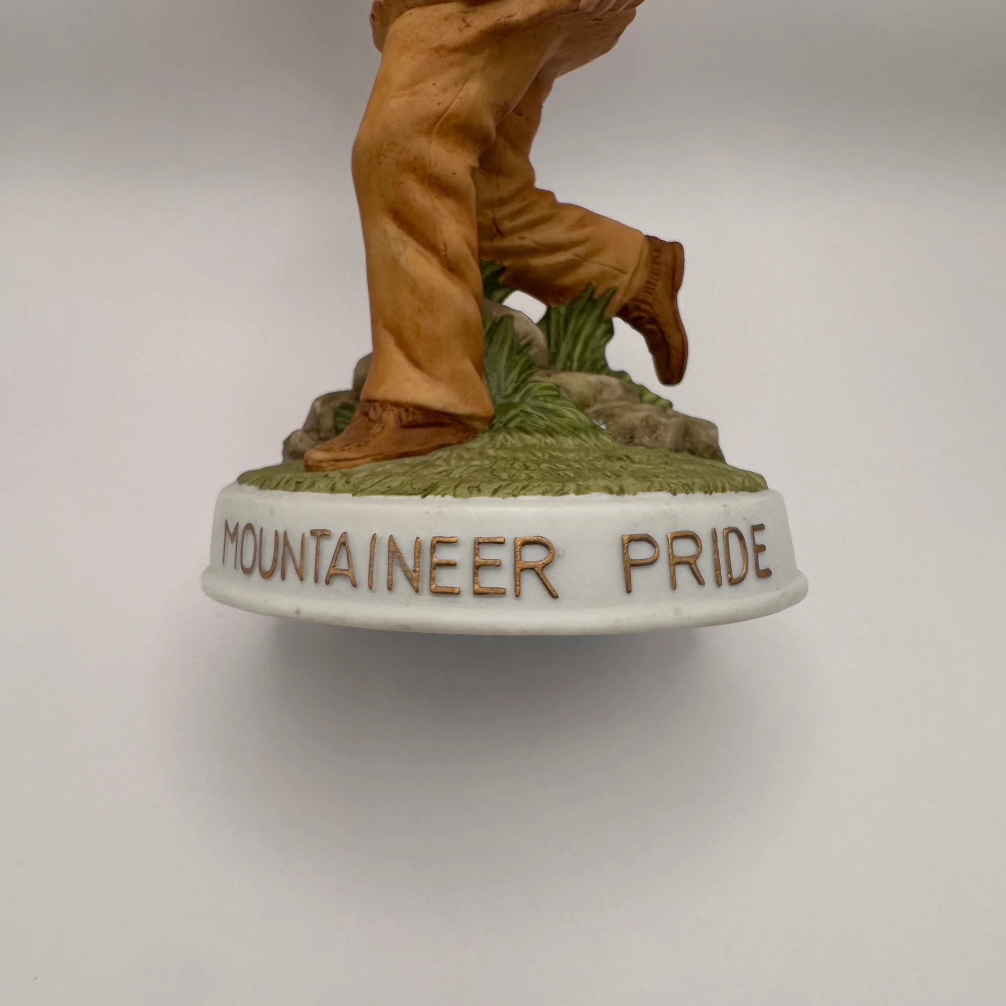 【リユース】 フィギュリン(陶磁器人形) / ザ・マウンテニア (The Mountaineer) / 1934年以降 / アメリカ / ウェストバージニア大学
