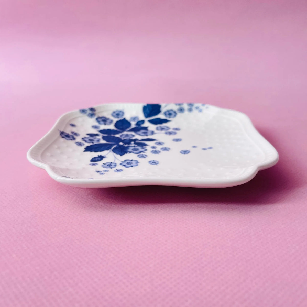 Wedgwood(ウェッジウッド) / プレート(皿) / ストロベリーブルーム / Fine Bone China / 未使用品,箱あり,スクエアプレート,角皿,食洗機対応 / [リユース]