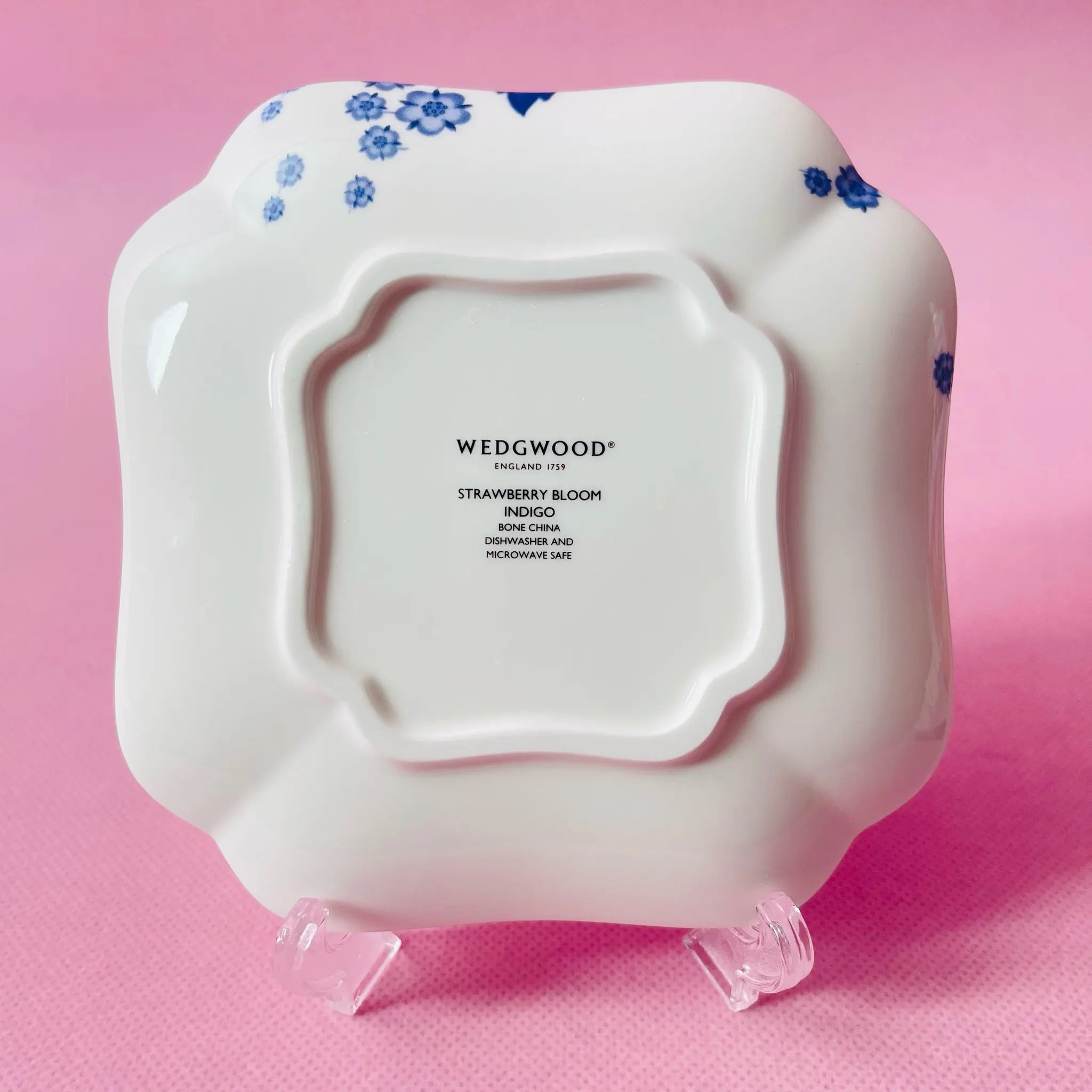 【リユース】 プレート(皿) / WEDGEWOOD(ウェッジウッド) / ストロベリーブルーム / Fine Bone China / 未使用品 箱あり