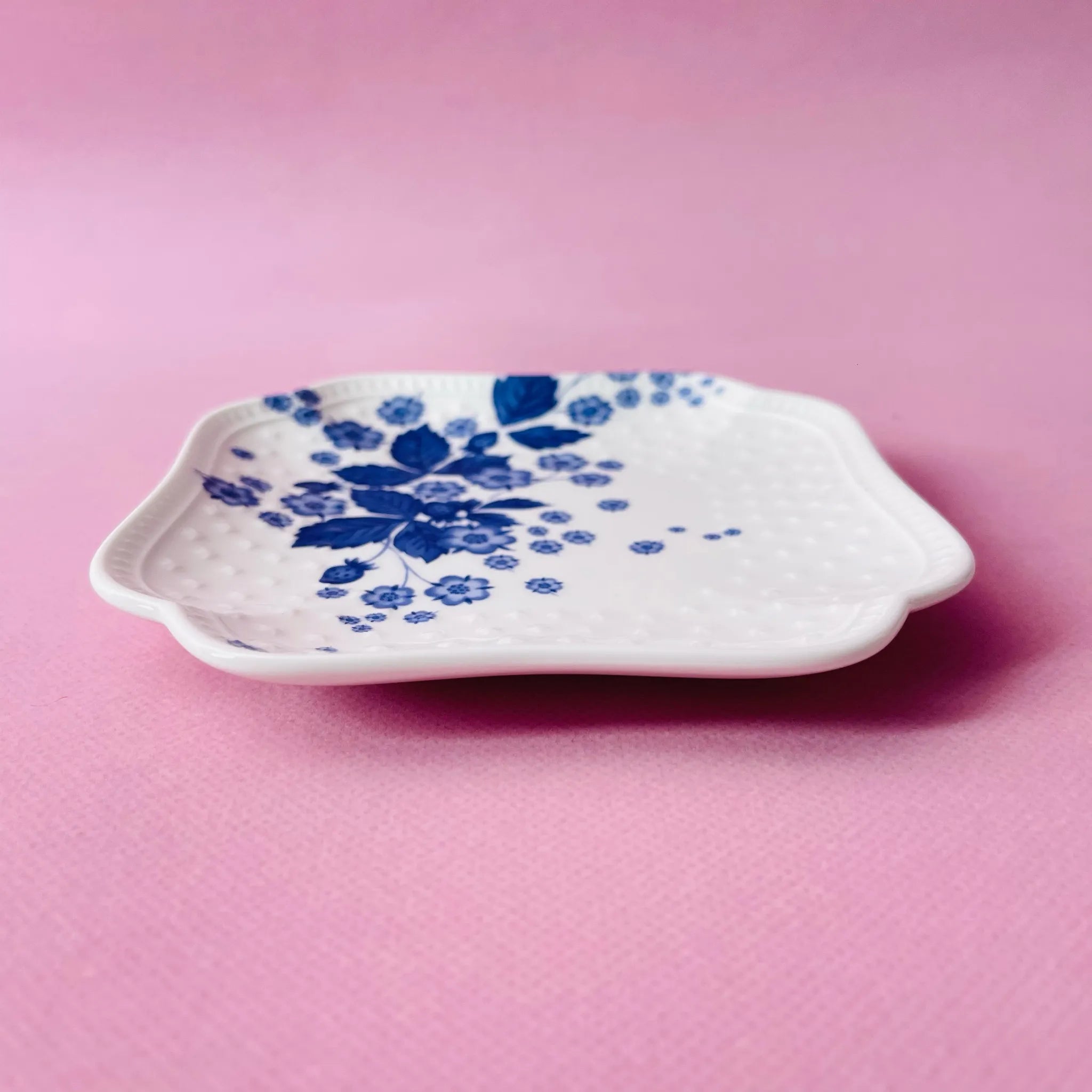 【リユース】 プレート(皿) / WEDGEWOOD(ウェッジウッド) / ストロベリーブルーム / Fine Bone China / 未使用品 箱あり