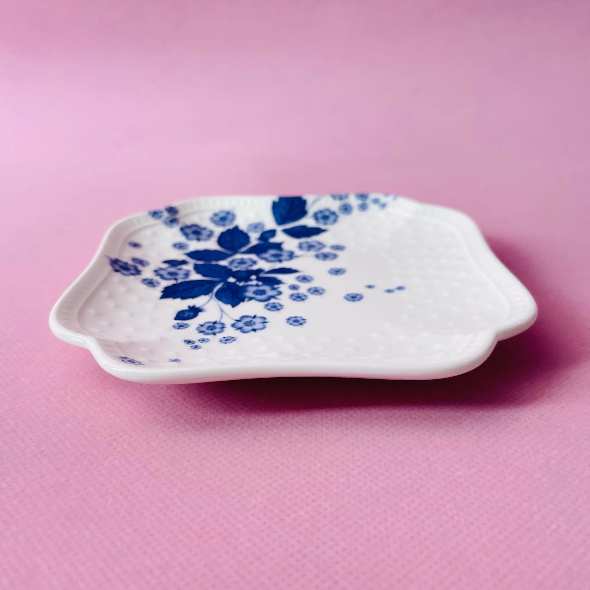 【リユース】 プレート(皿) / WEDGEWOOD(ウェッジウッド) / ストロベリーブルーム / Fine Bone China / 未使用品 箱あり