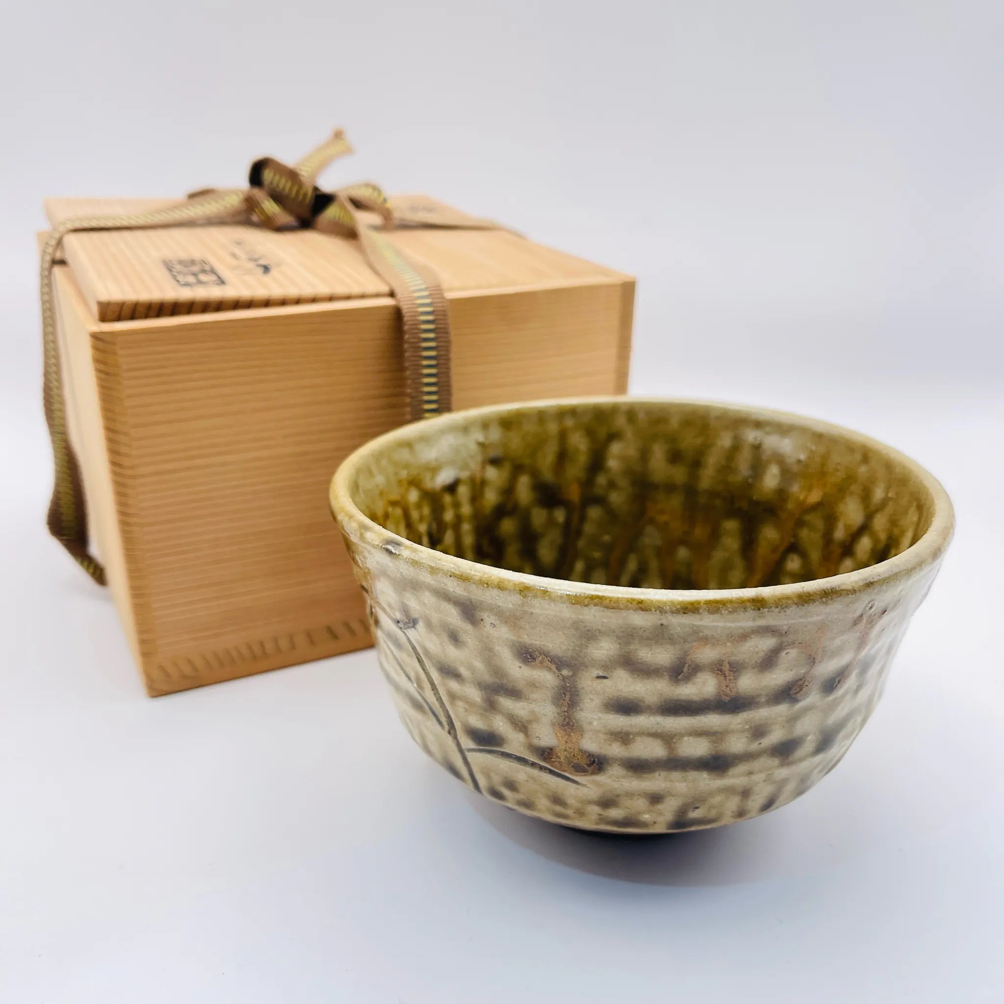 【骨董品】 茶碗 / 平安玉凰窯 / 玉峰 / 作: 富田徳次 未使用