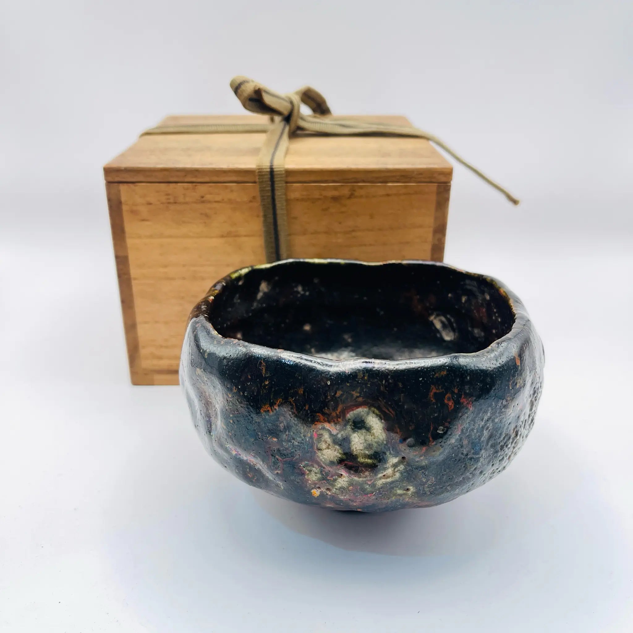 【リユース】 茶碗 / 加藤石春 / 『楽茶碗』立田錦 / 大正時代 / 黒楽四方茶碗