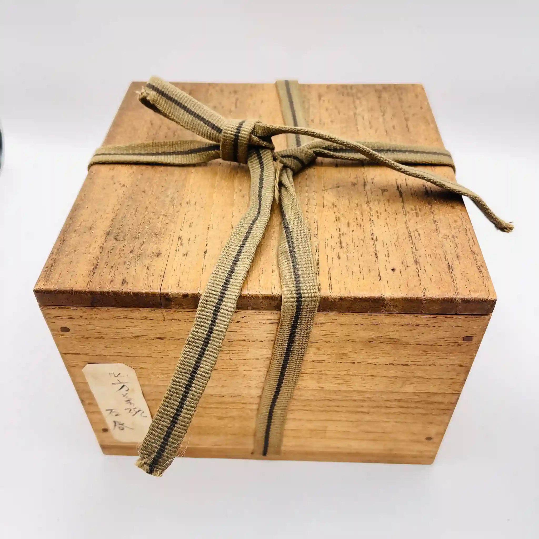 【リユース】 茶碗 / 加藤石春 / 『楽茶碗』立田錦 / 大正時代 / 黒楽四方茶碗