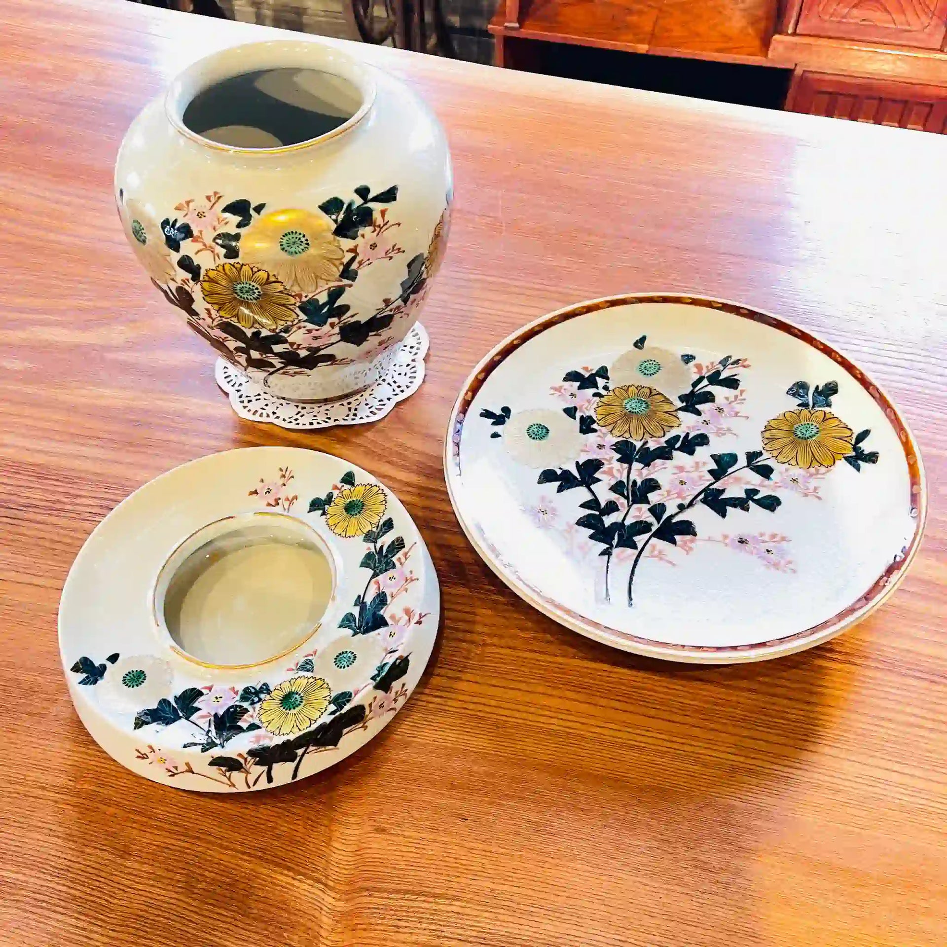 花瓶＆飾皿 / 九谷焼 / 1970年〜1980年代 / 菊詰紋様,灰皿,未使用,箱