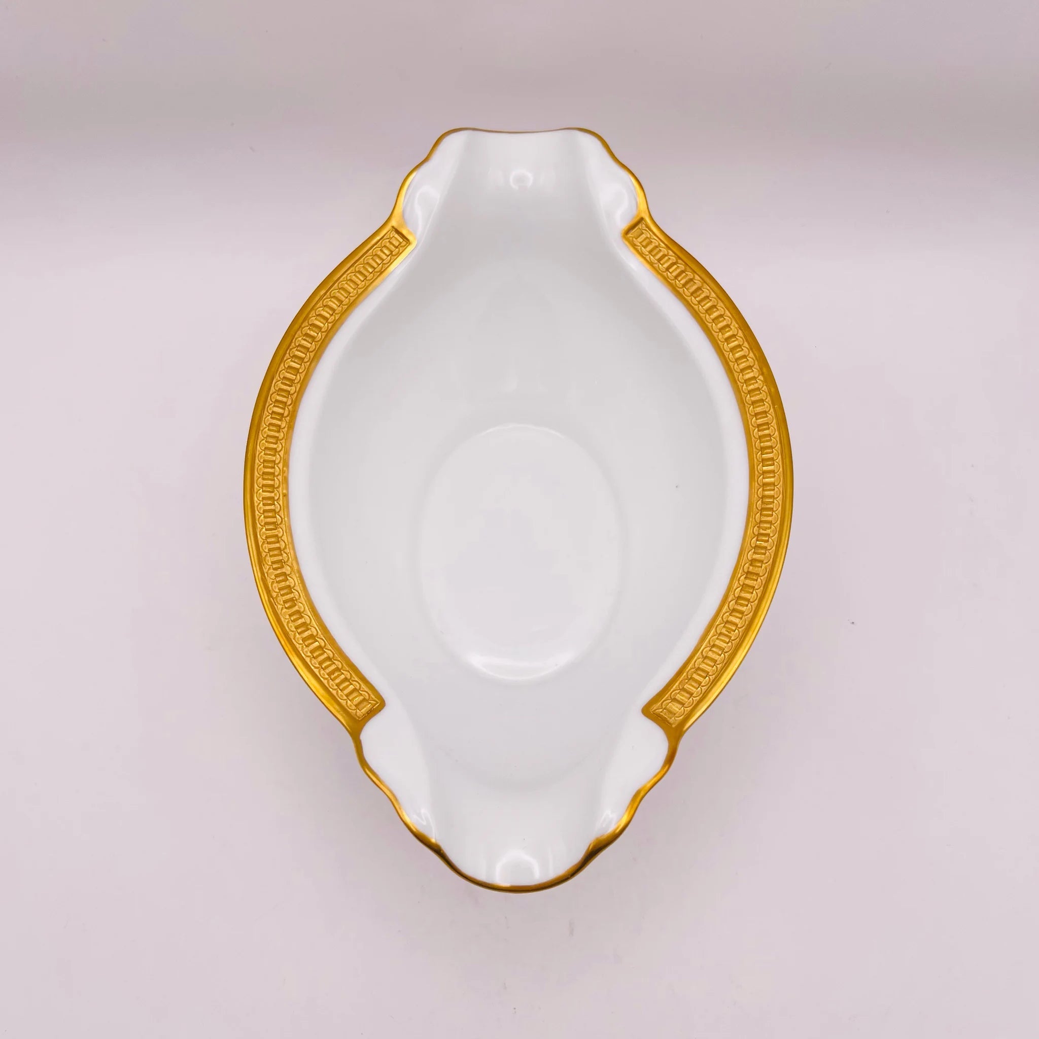 【リユース】 グレービーボート / 大倉陶園 / 片葉金触 / 1920年頃 / 白磁 / 日本 / 金彩装飾・エンボス装飾 未使用