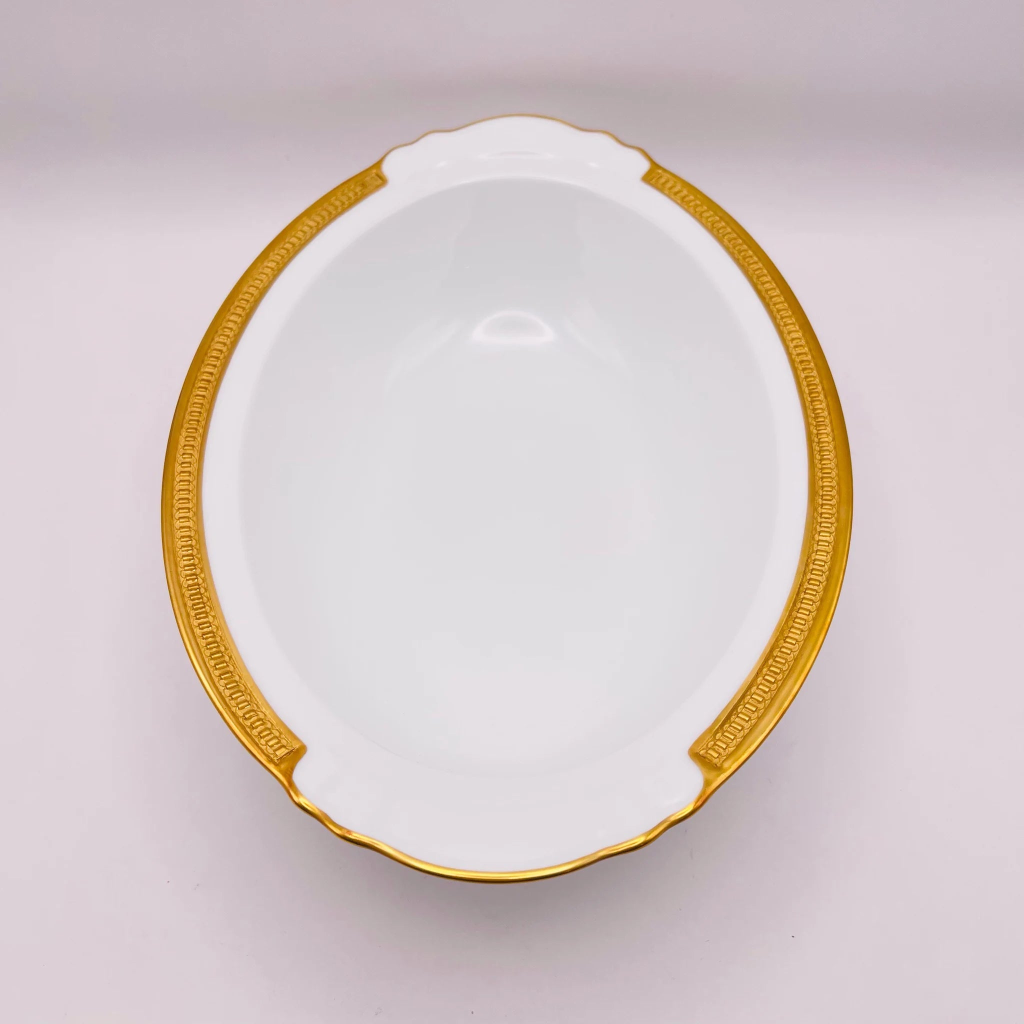【リユース】 オーバルプレート / 大倉陶園 / 片葉金触 / 1920年頃 / 白磁 / 日本 / 金彩装飾・エンボス装飾 未使用
